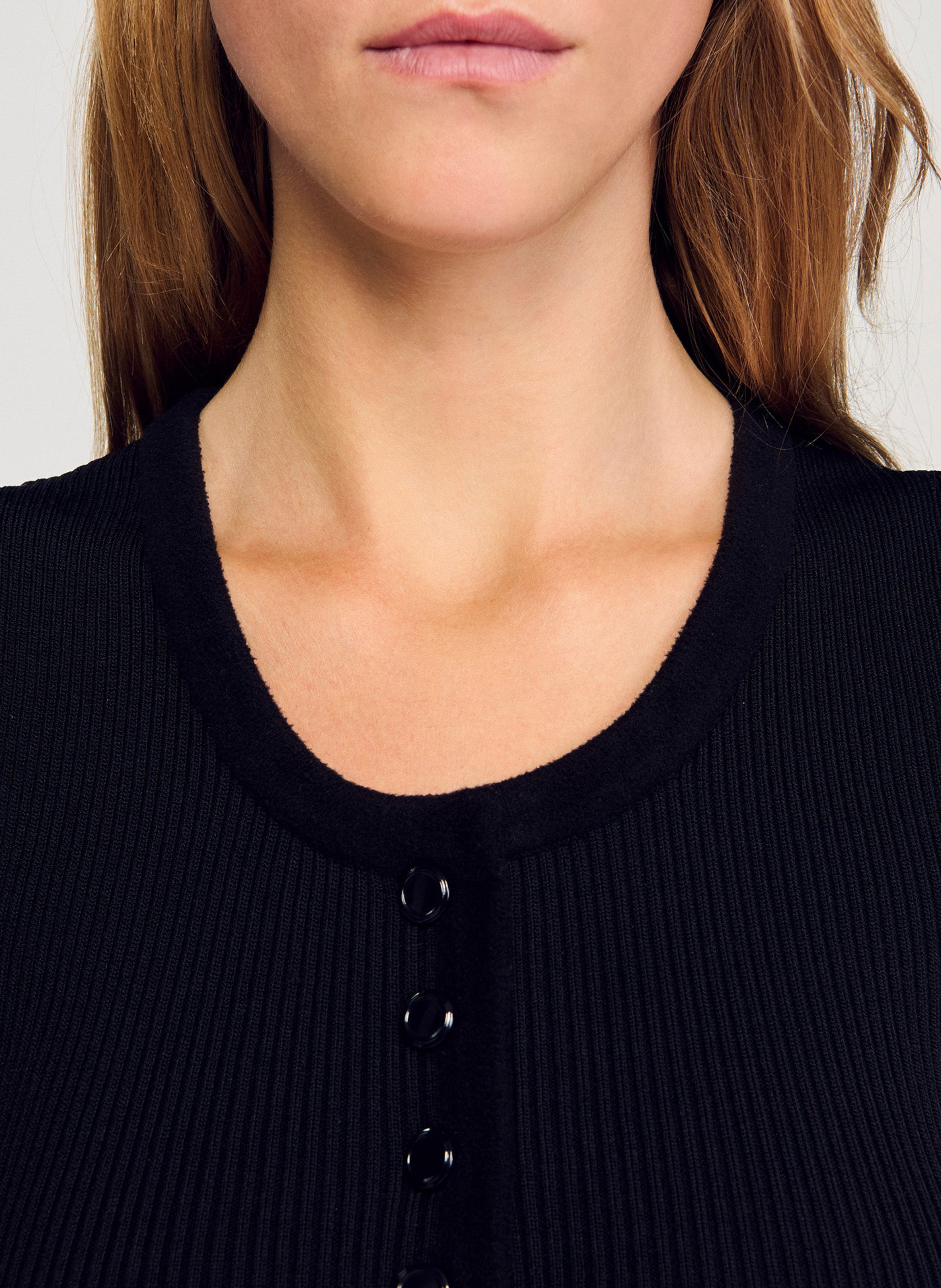 Korte aansluitende jurk met ronde hals SANDRO Zwart