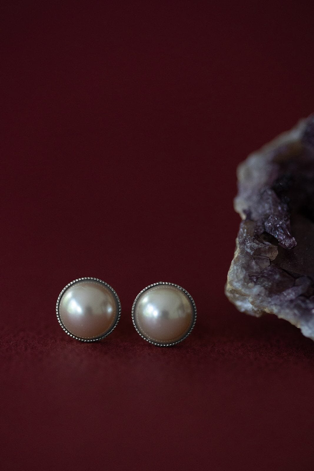 Small stud earrings with silver-plated pearl beads MONSIEUR SIMONE Silver