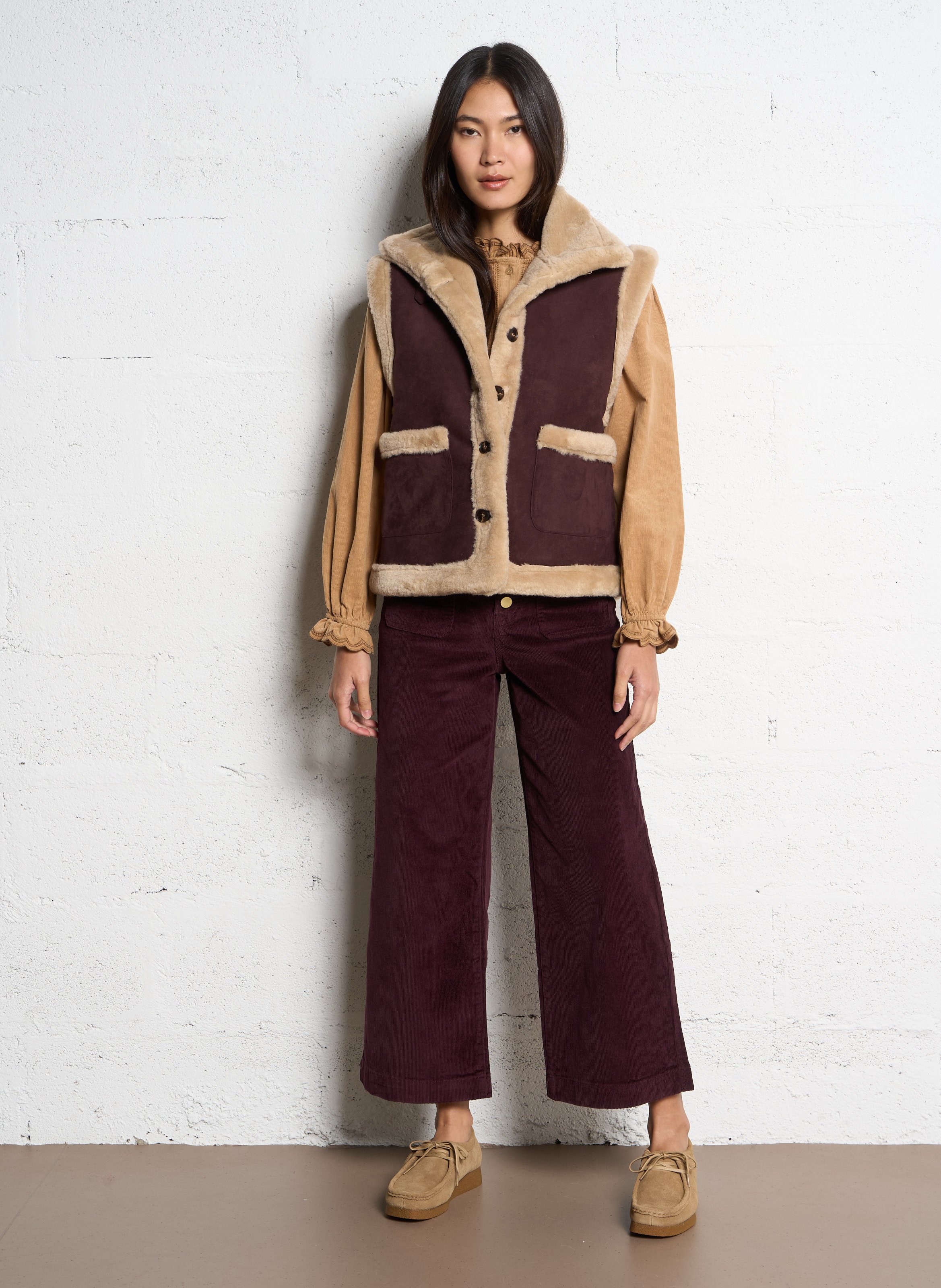 Gerade Jacke mit Stehkragen und zweifarbigen Materialien LA PETITE ETOILE Rot