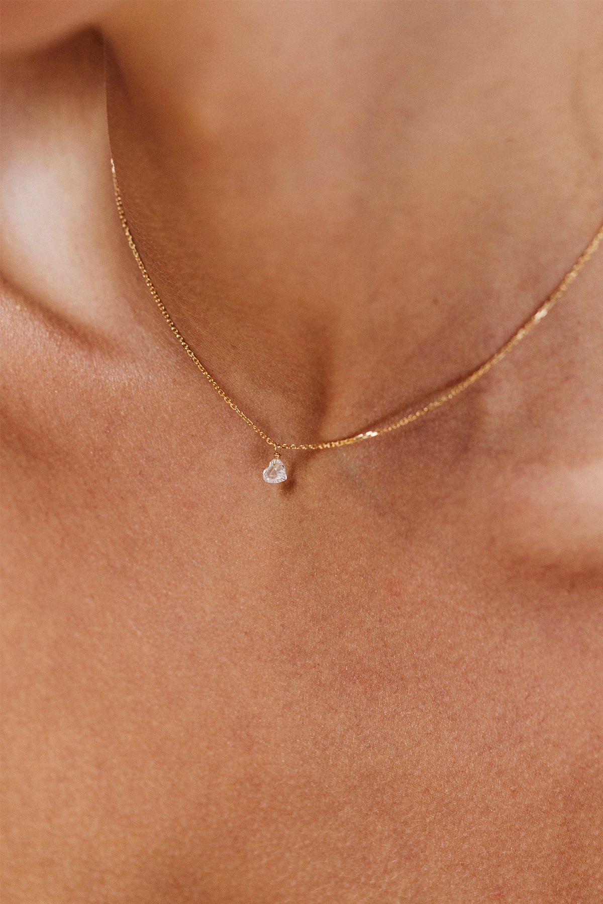 750 white diamond pendant YAY White