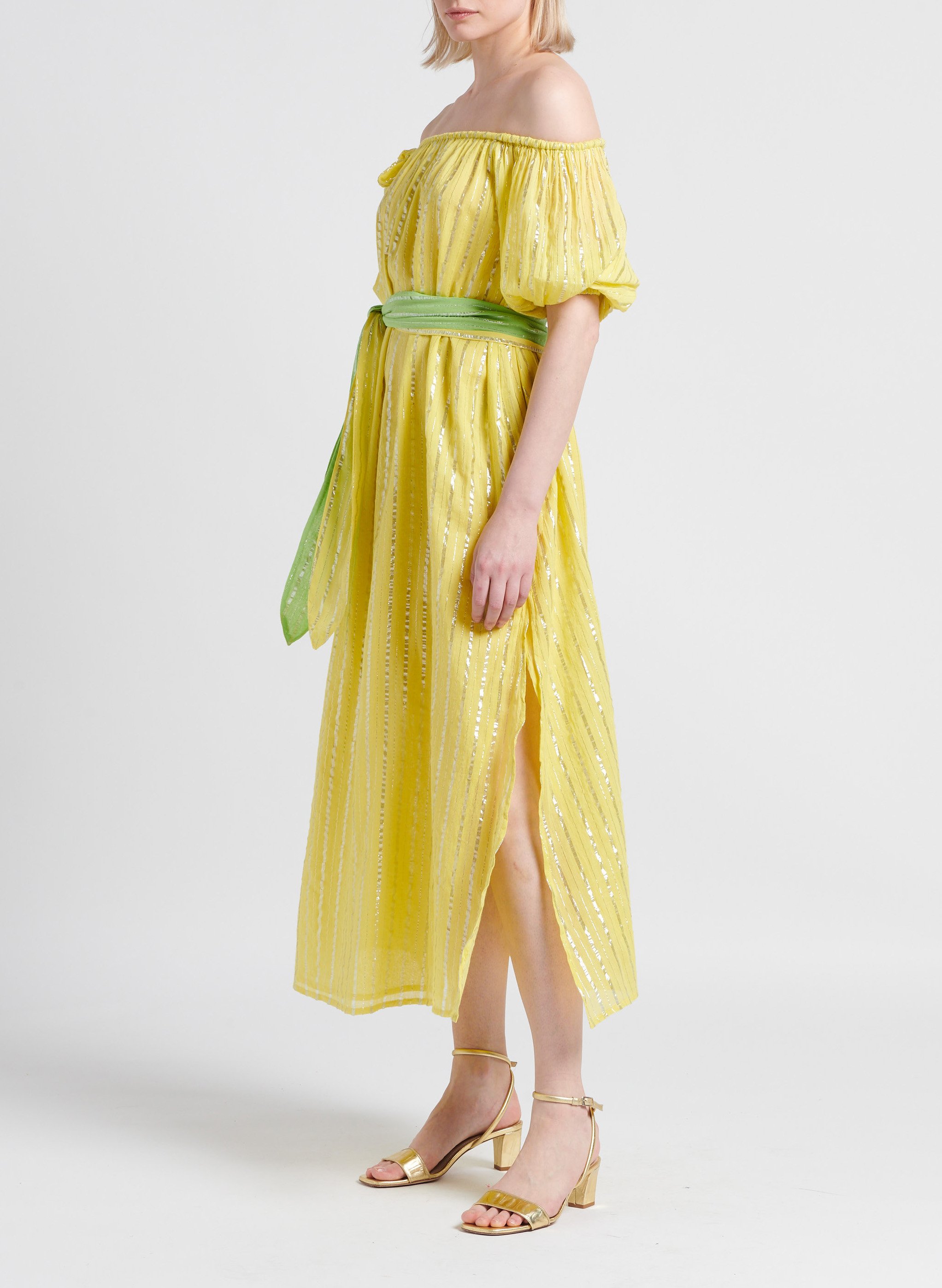 Halflange jurk met blote schouders SUNDRESS Geel