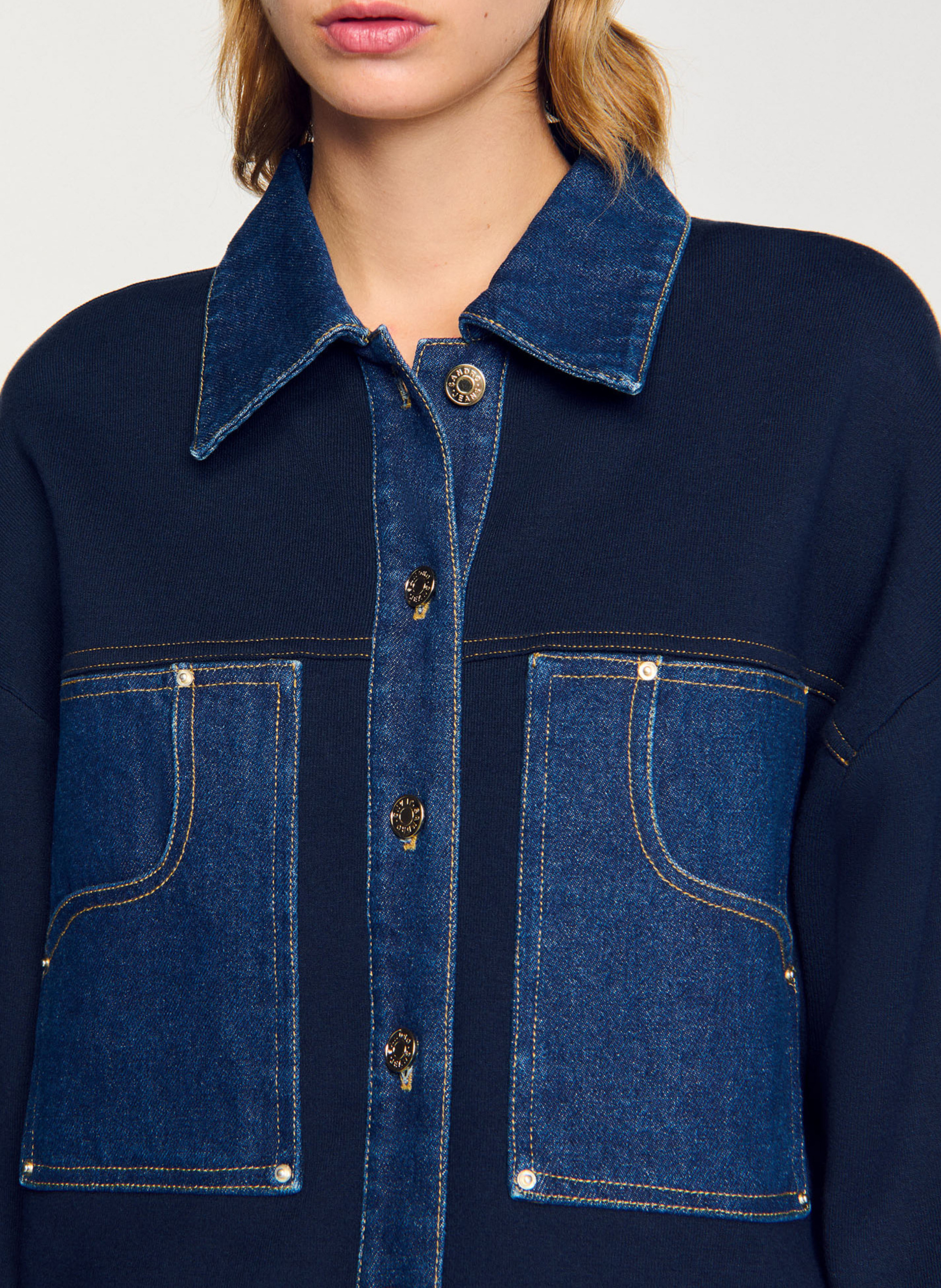 Kurze Jacke mit Details aus Denim SANDRO Blau