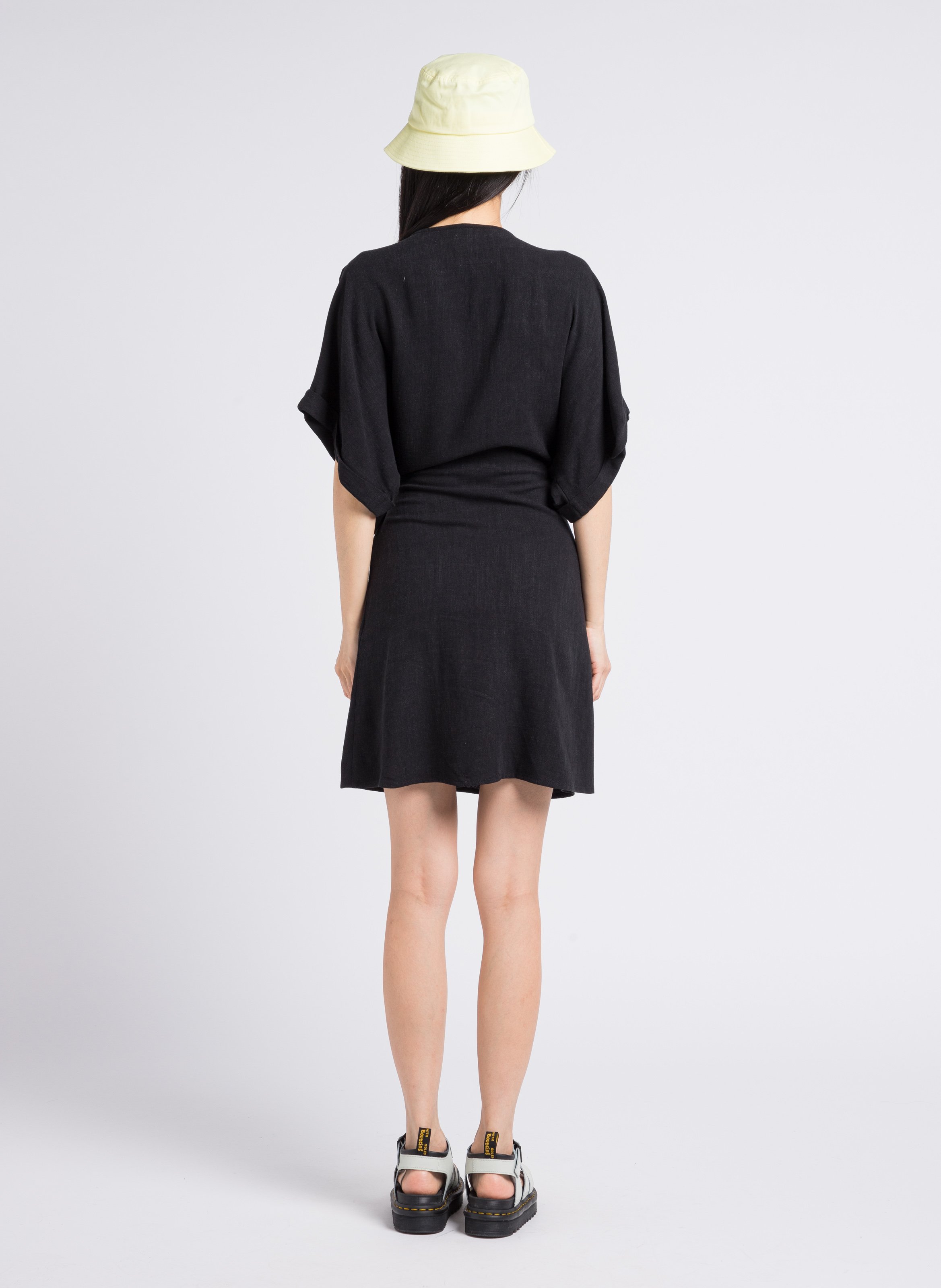 Short fitted V-neck dress Black