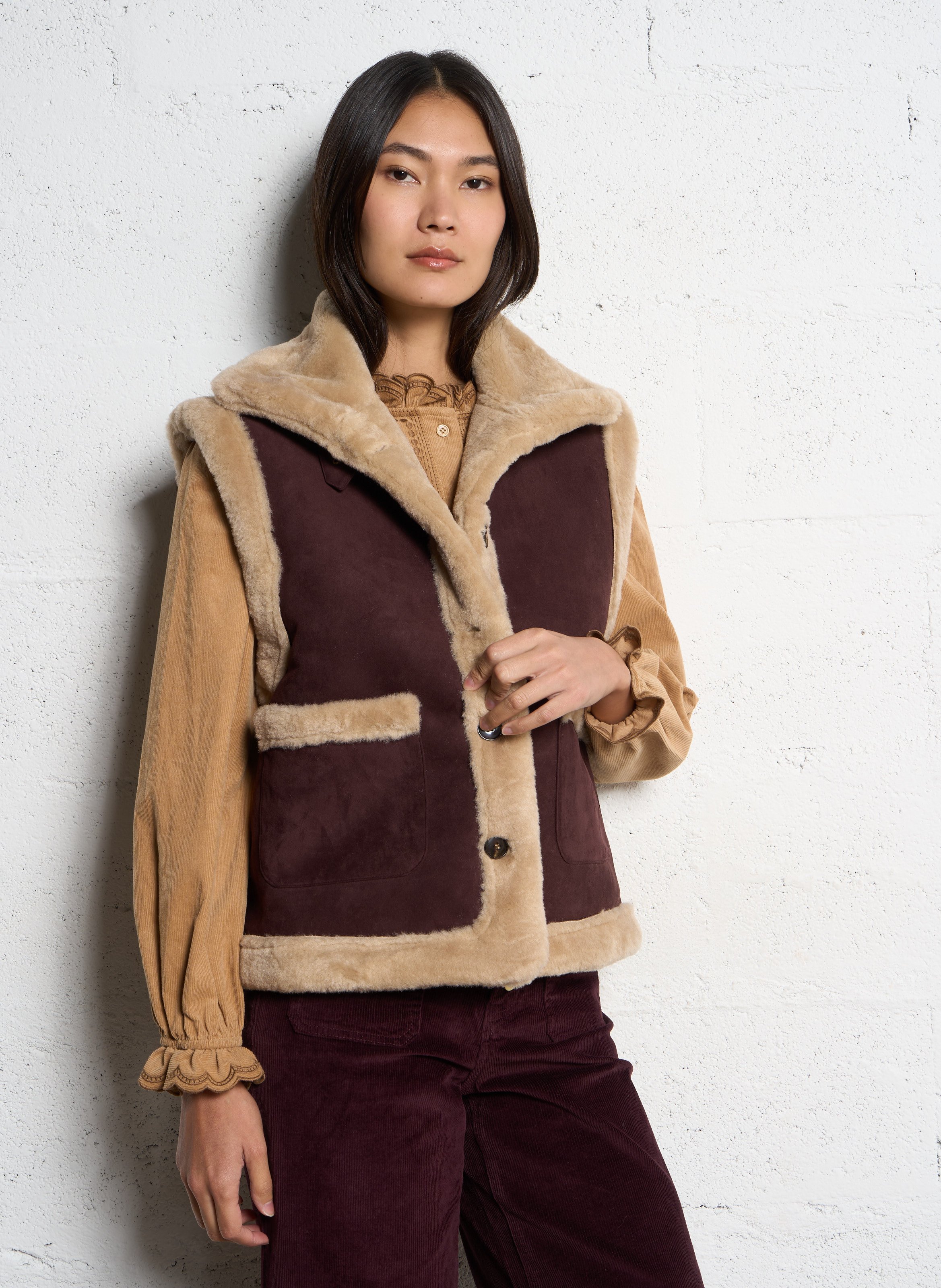 Gerade Jacke mit Stehkragen und zweifarbigen Materialien LA PETITE ETOILE Rot