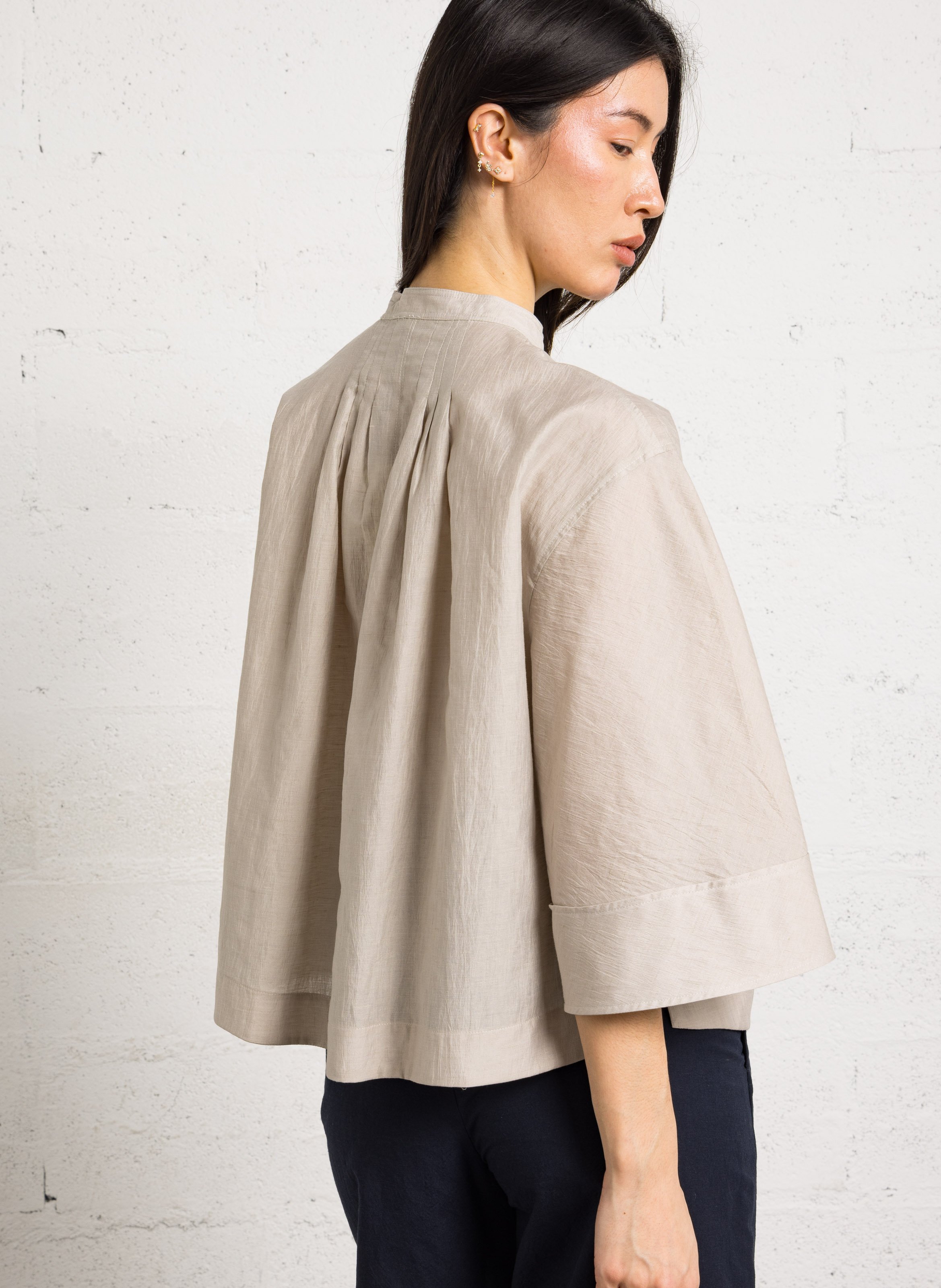 Blouse met ruime pasvorm en knoopsluiting van gemengd linnen SOEUR Beige