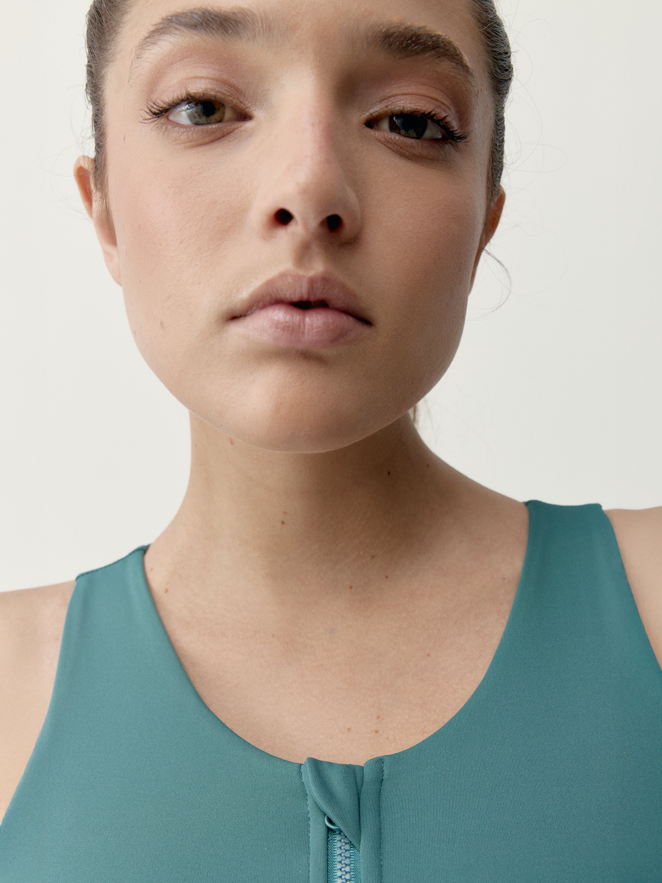 High-support sports bra with zip closure BORN Blue