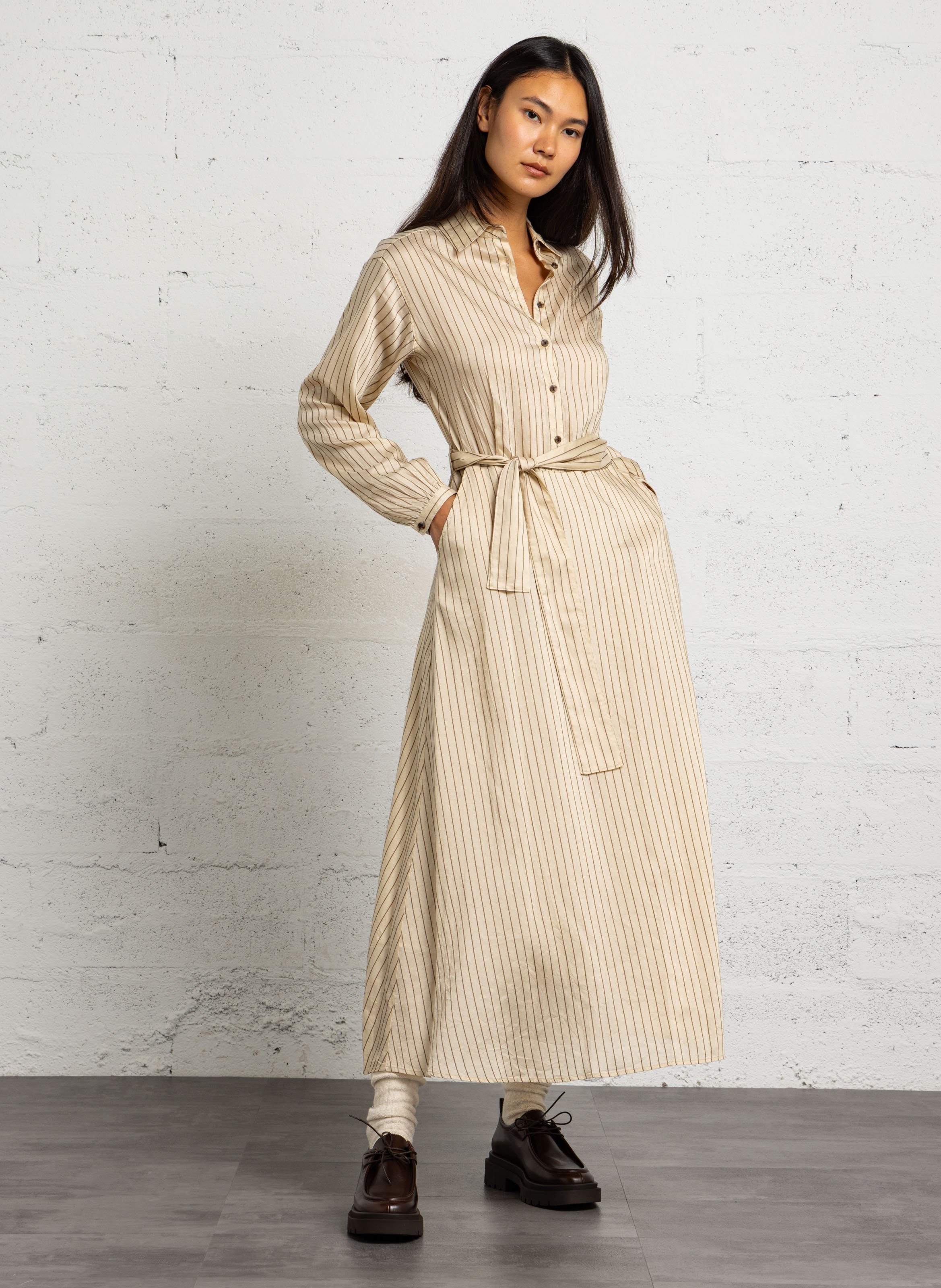 Robe cintrée col classique à rayures DIEGA Beige