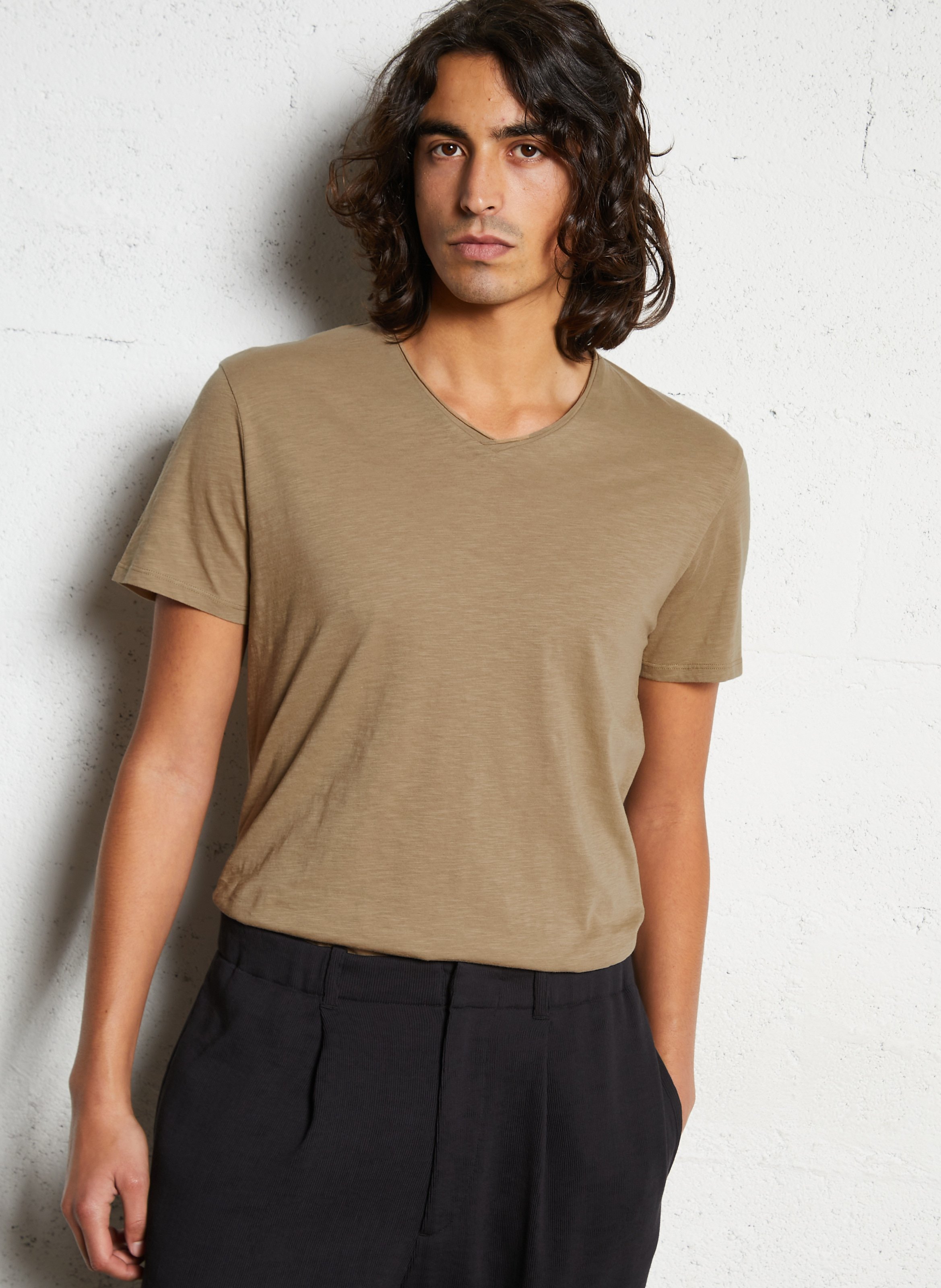 Gerade geschnittenes Baumwoll-T-Shirt mit V-Ausschnitt IKKS