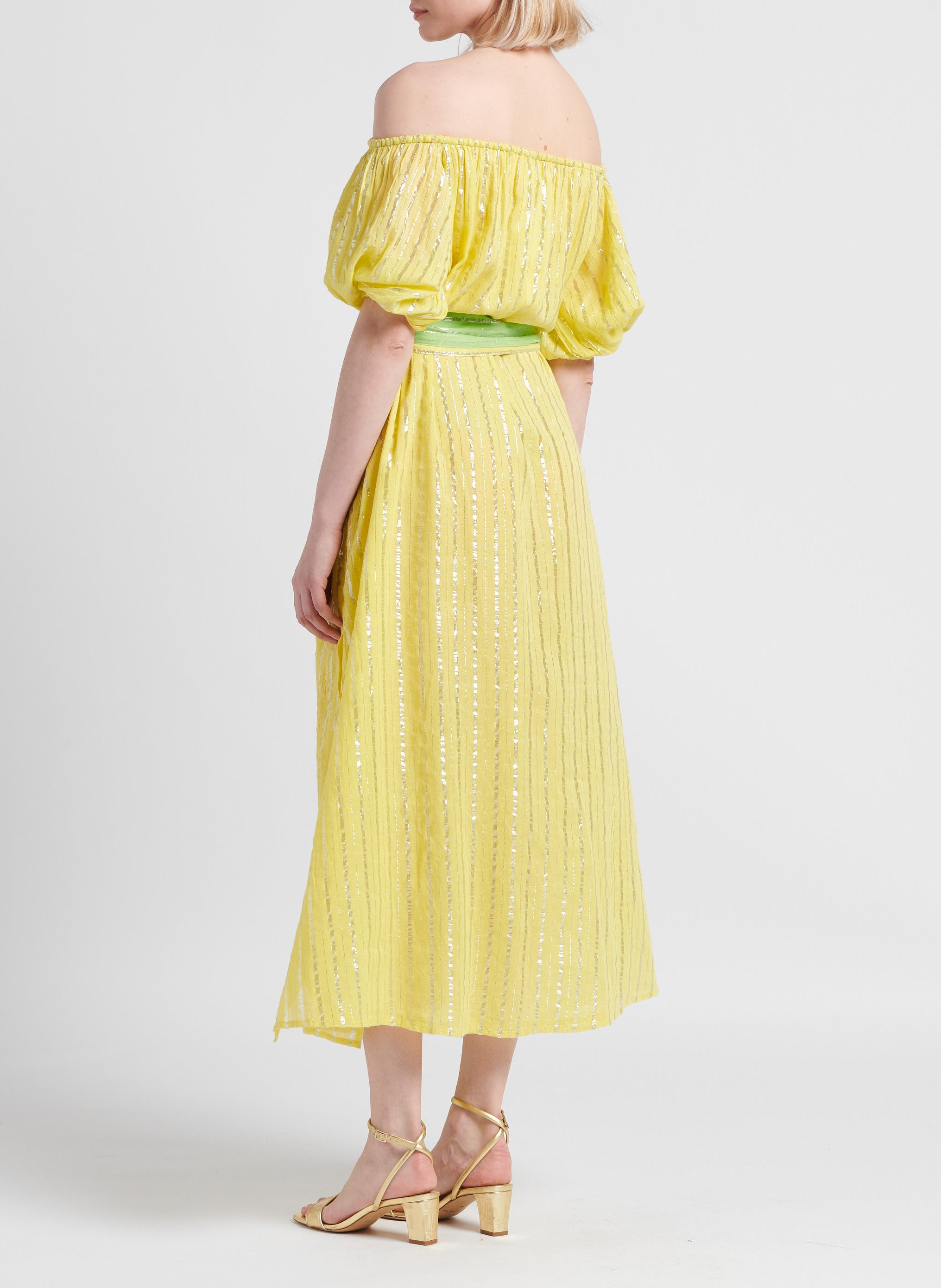 Halflange jurk met blote schouders SUNDRESS Geel