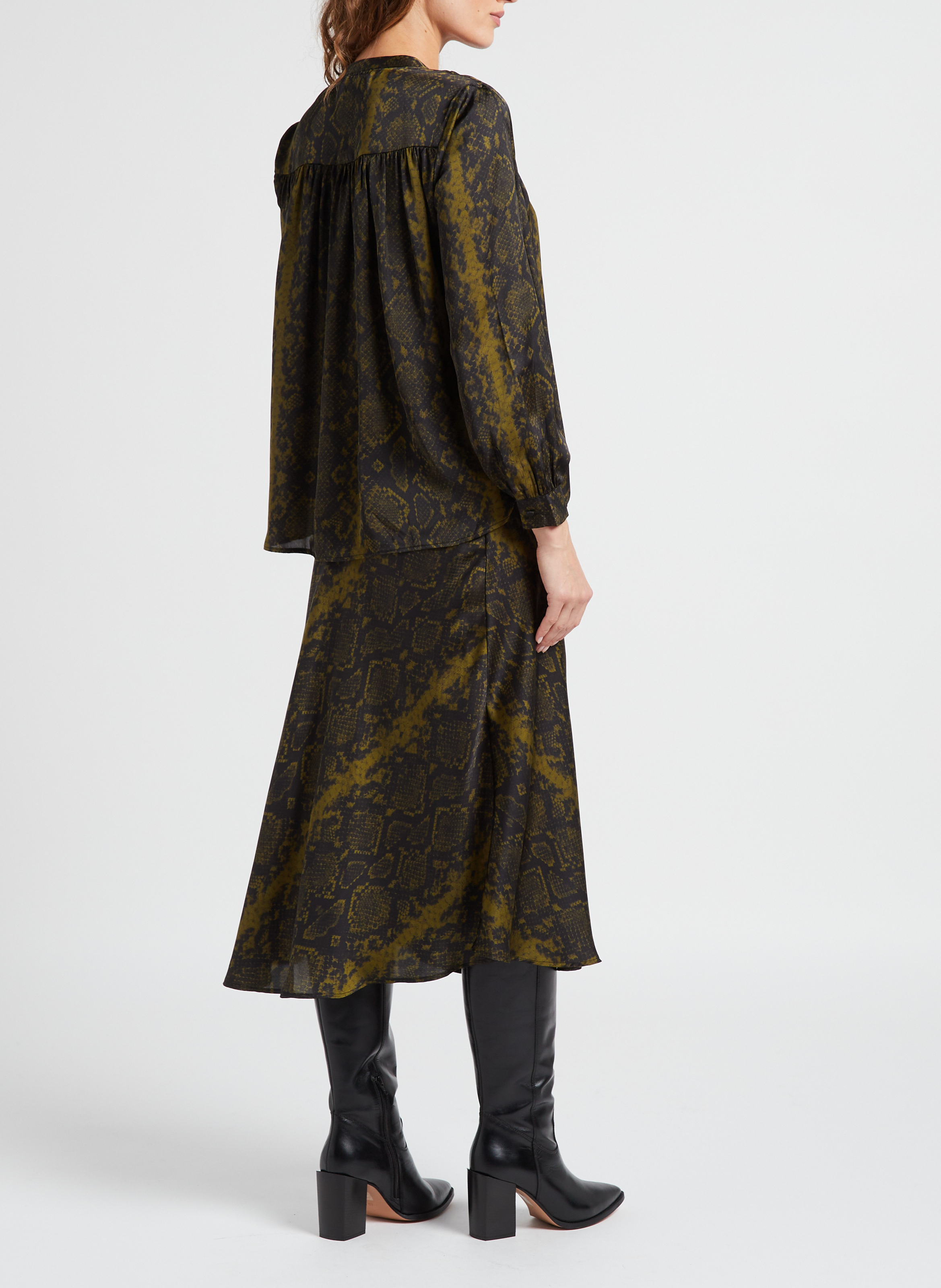 Satijnachtige blouse met hanleykraag LA PETITE ETOILE Zwart