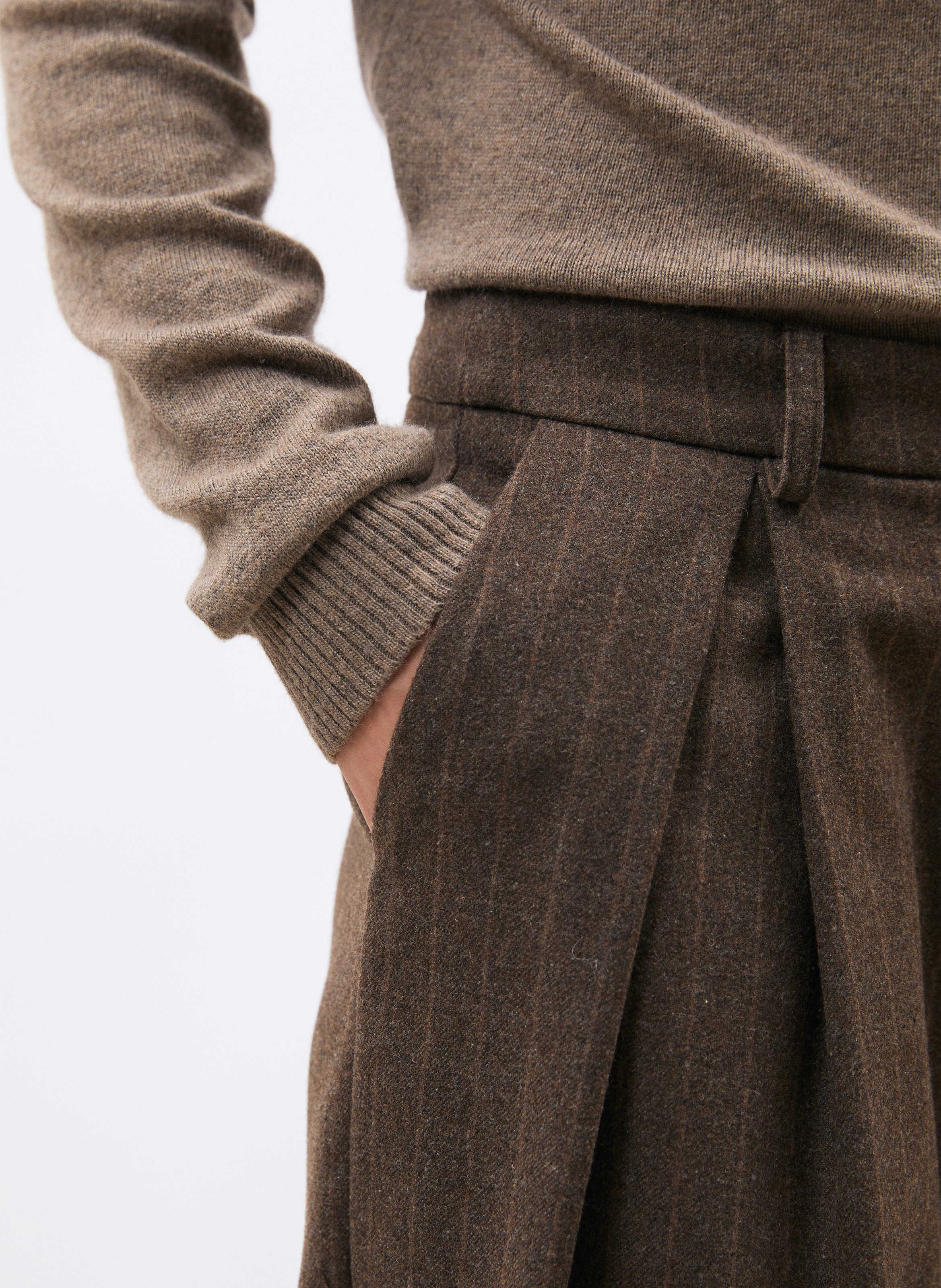 Weite Taillenhose HUMILITY Braun