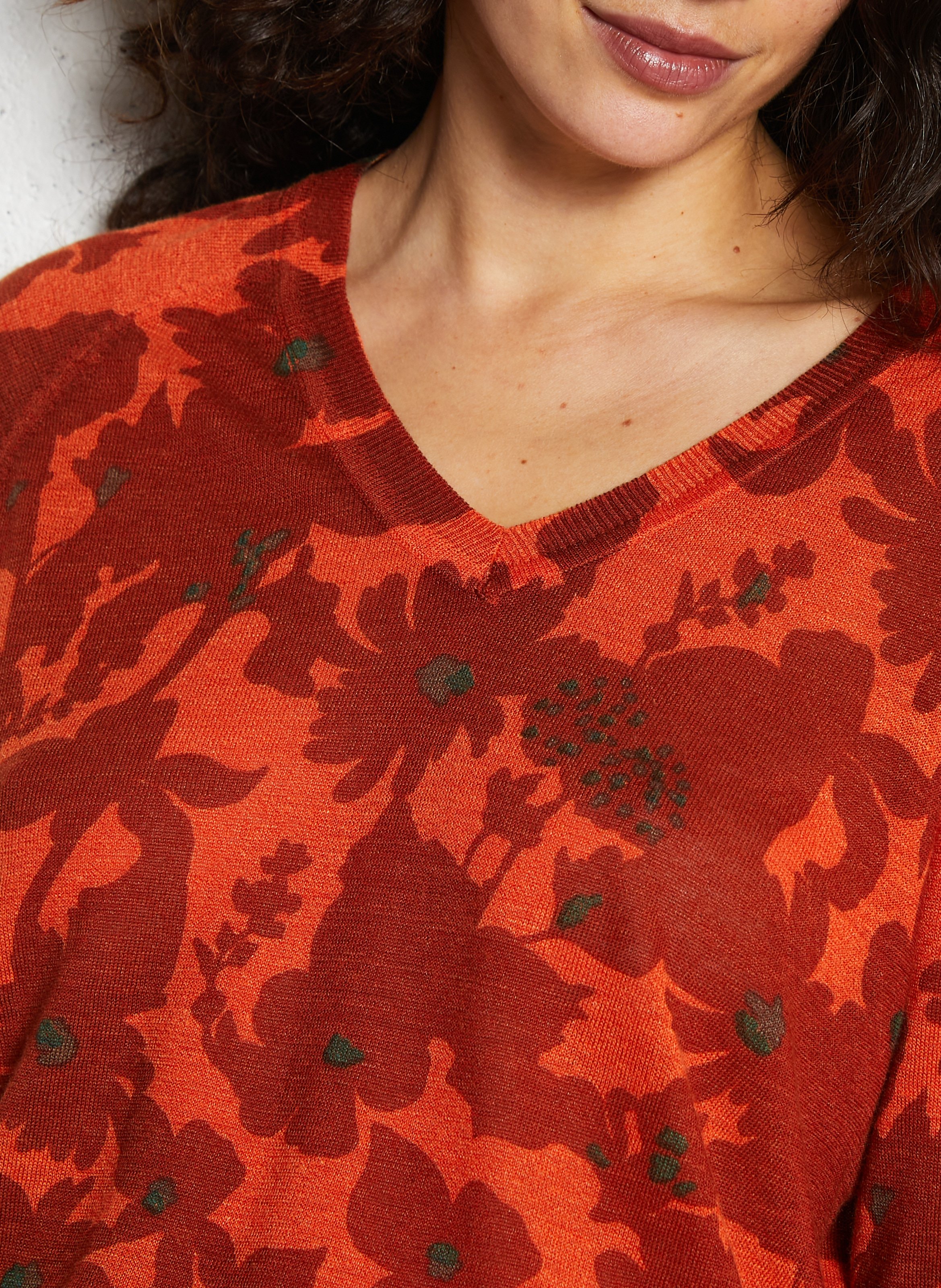 Pull col v fleurs NICE THINGS Marron