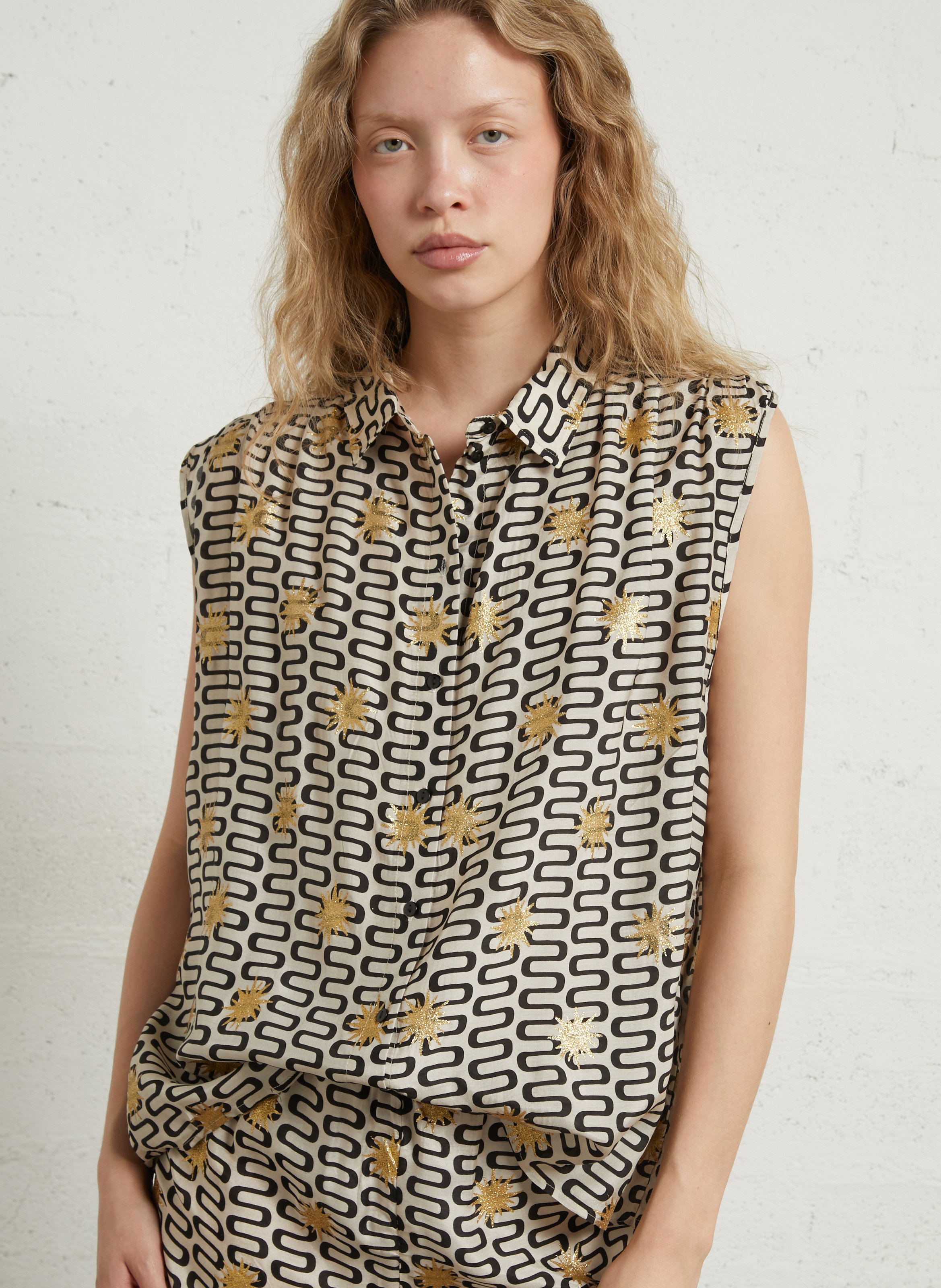 Ärmellose Bluse mit klassischem Kragen und Print SUNDRESS Mehrfarbig