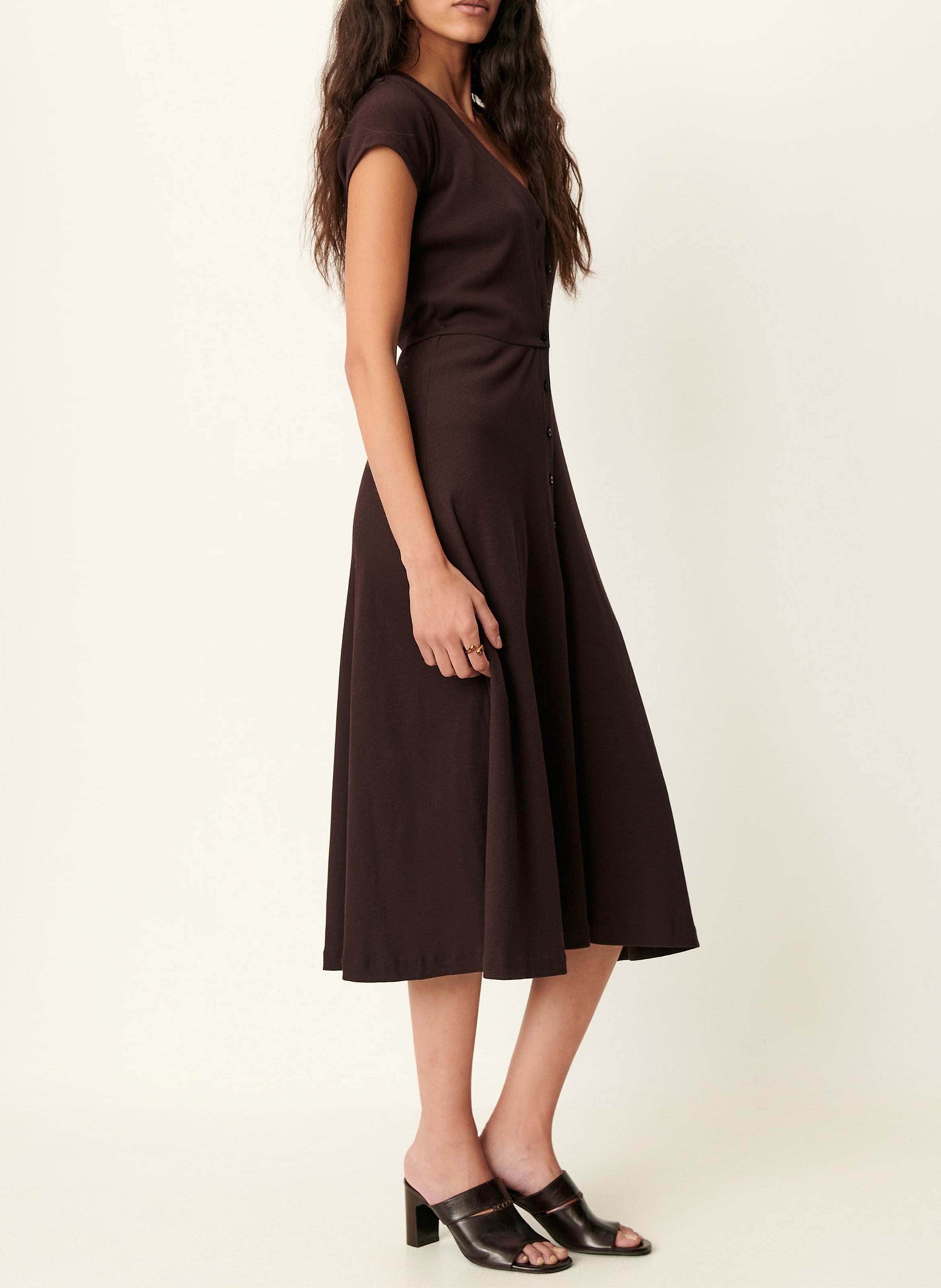 Robe midi droite encolure V en coton bio mélangé SESSUN Marron