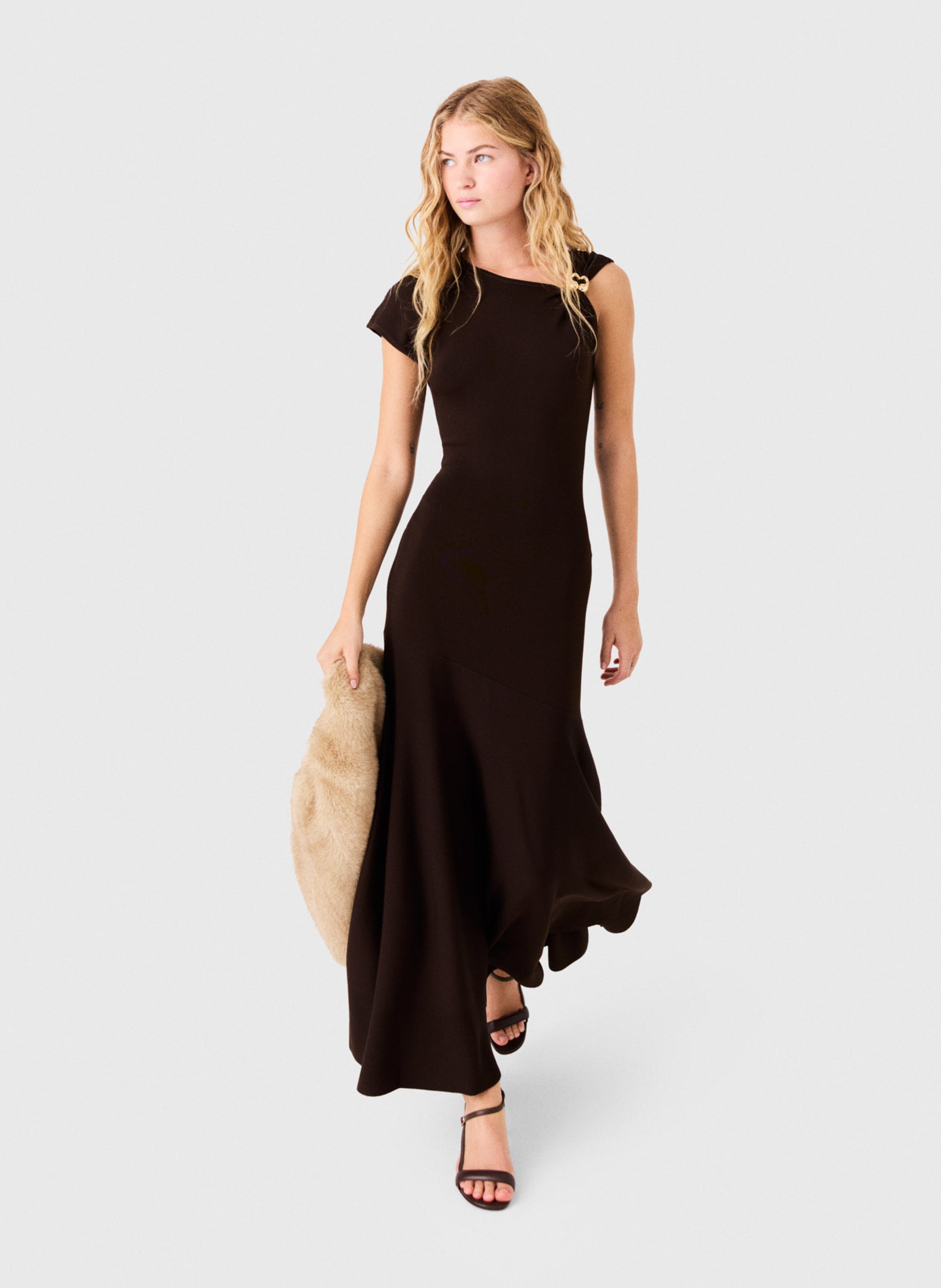 Lange, asymmetrische jurk MAJE Bruin