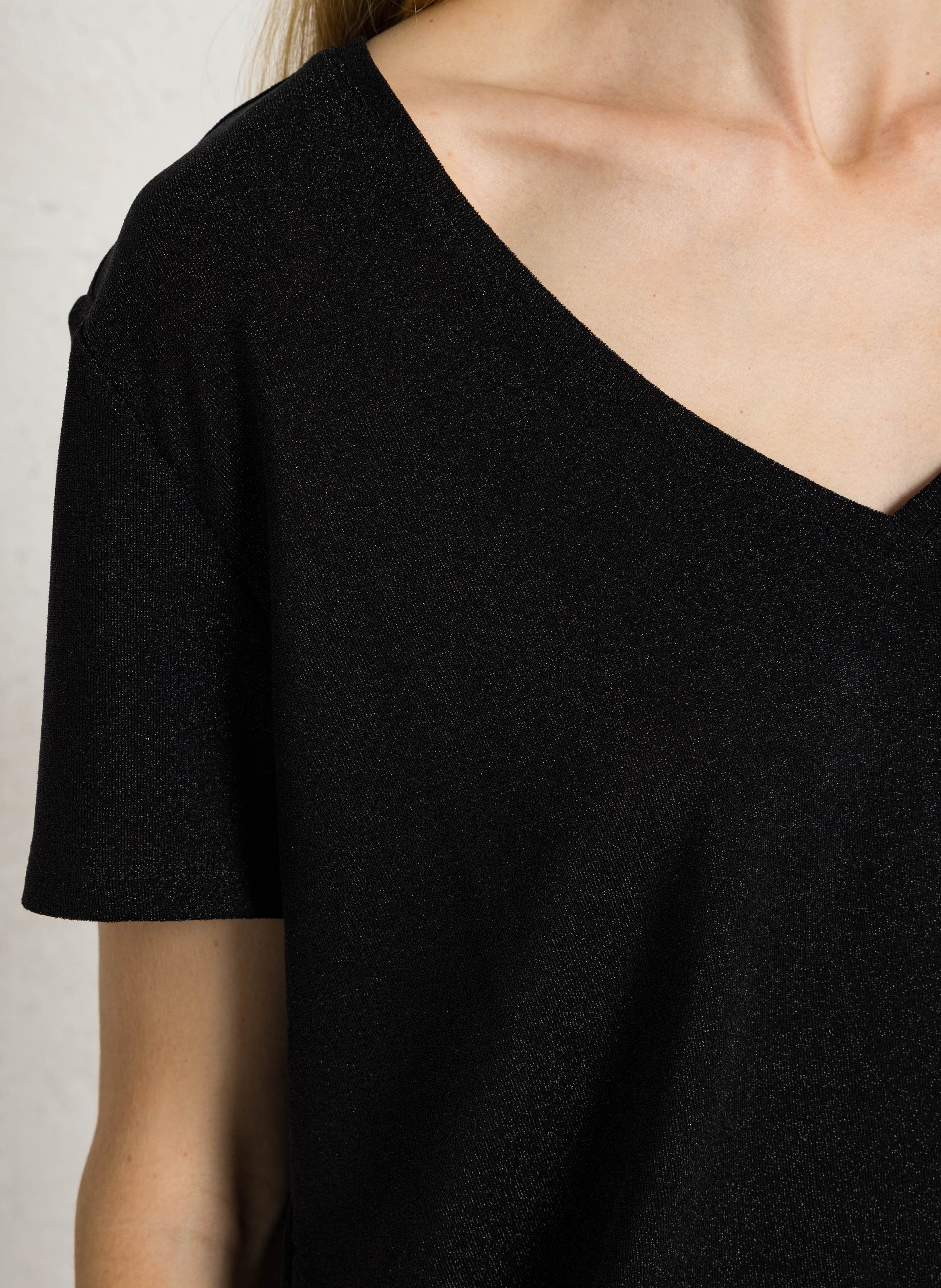 Loose-fitting short-sleeve V-neck t-shirt LE TEMPS DES CERISES Black