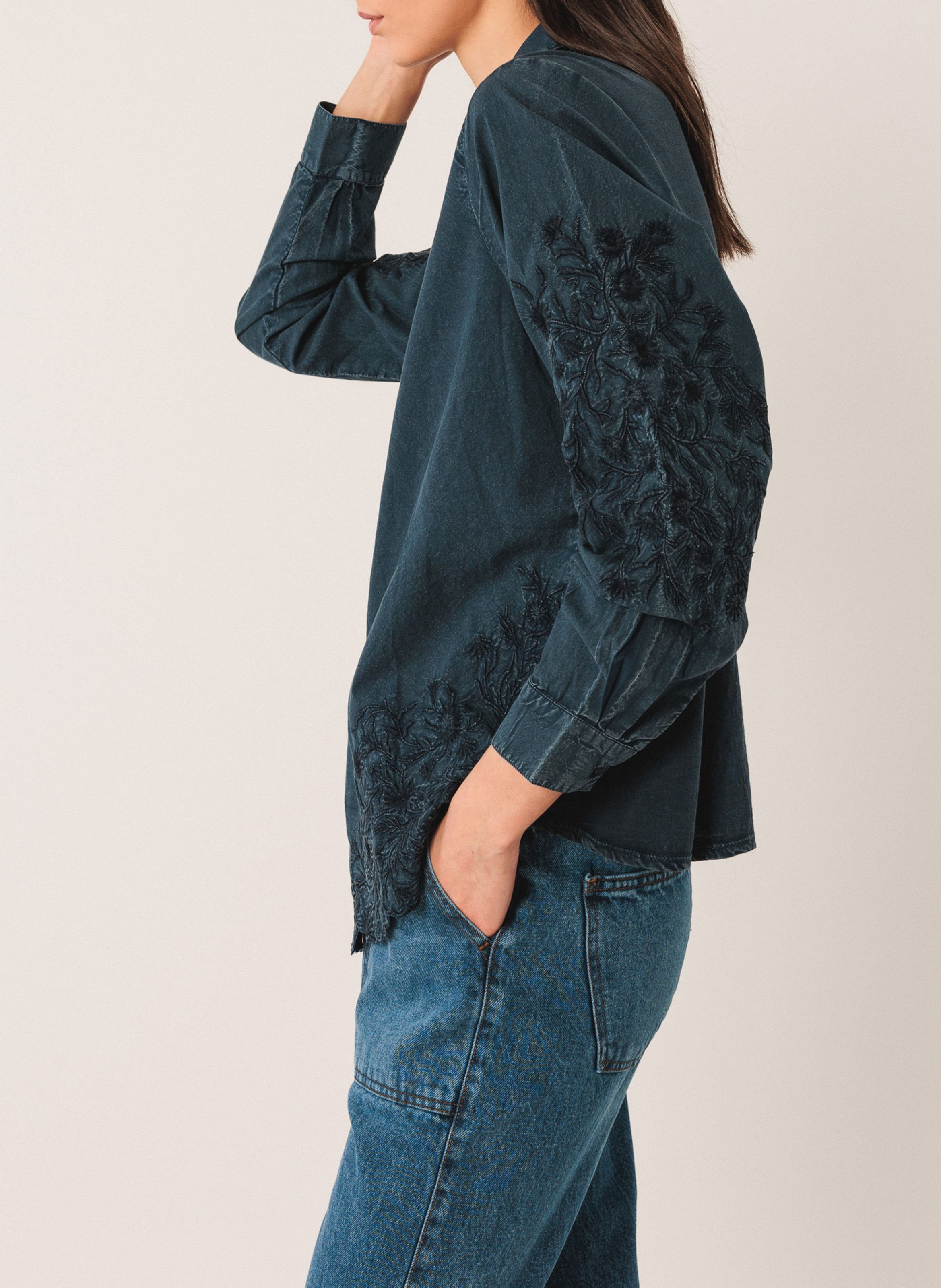 Chemise droite à broderies fleuries INDI & COLD Bleu