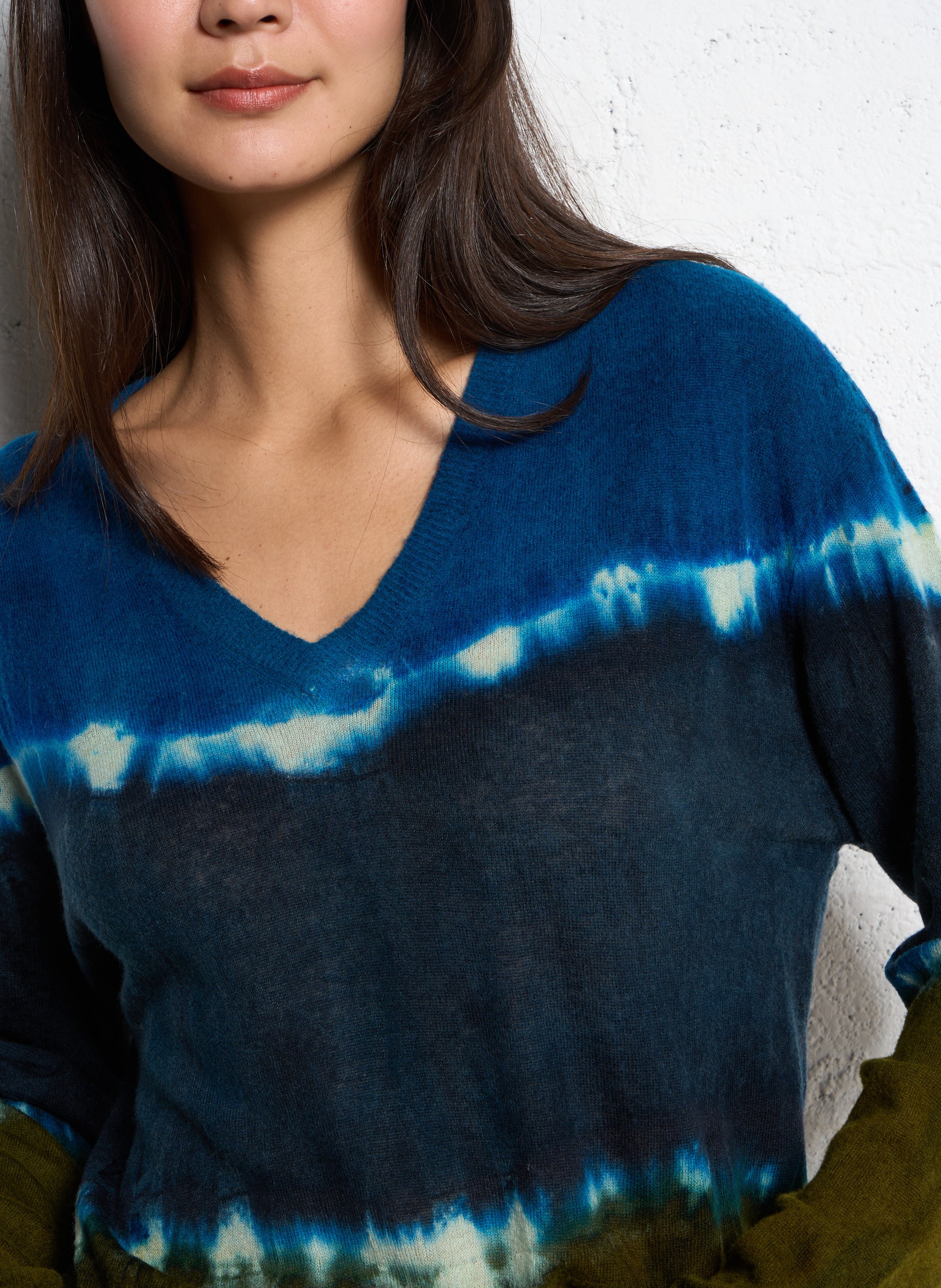 Pull ample col V motif tie and dye en laine mélangée MES DEMOISELLES Multicolore