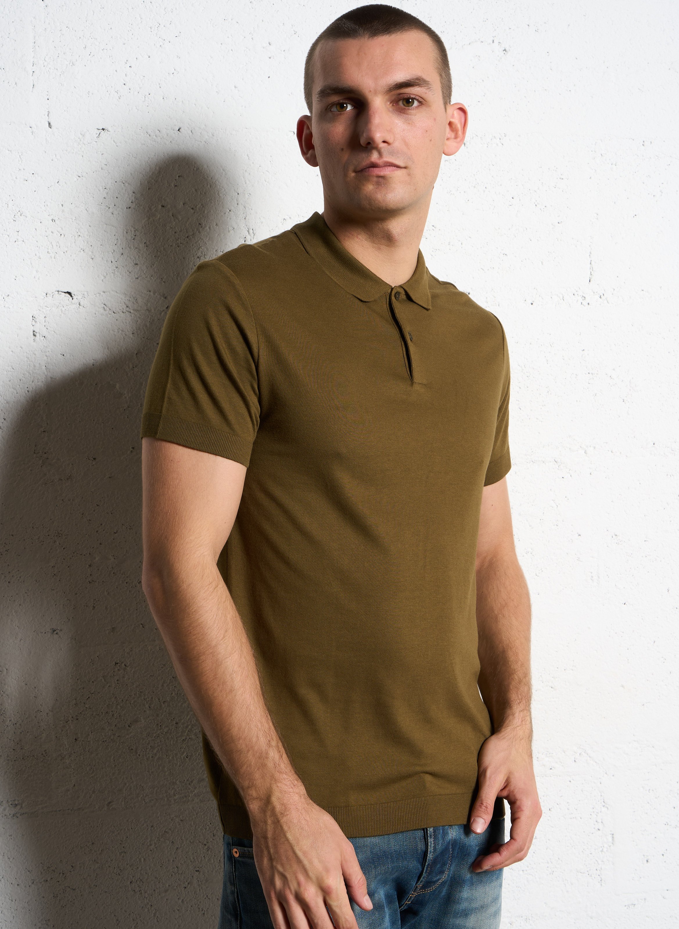 Kurzarm-Poloshirt aus einfarbigem Strick IKKS