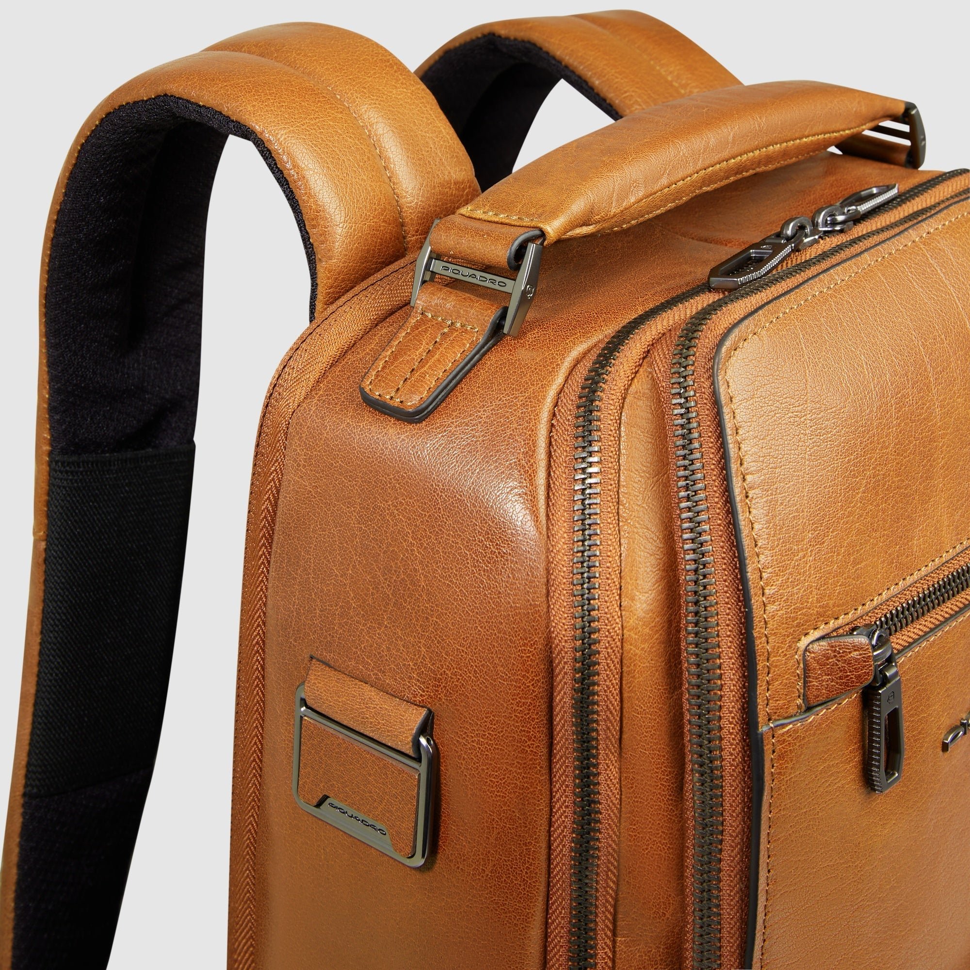 14" Laptop Travel Backpack PIQUADRO Beige