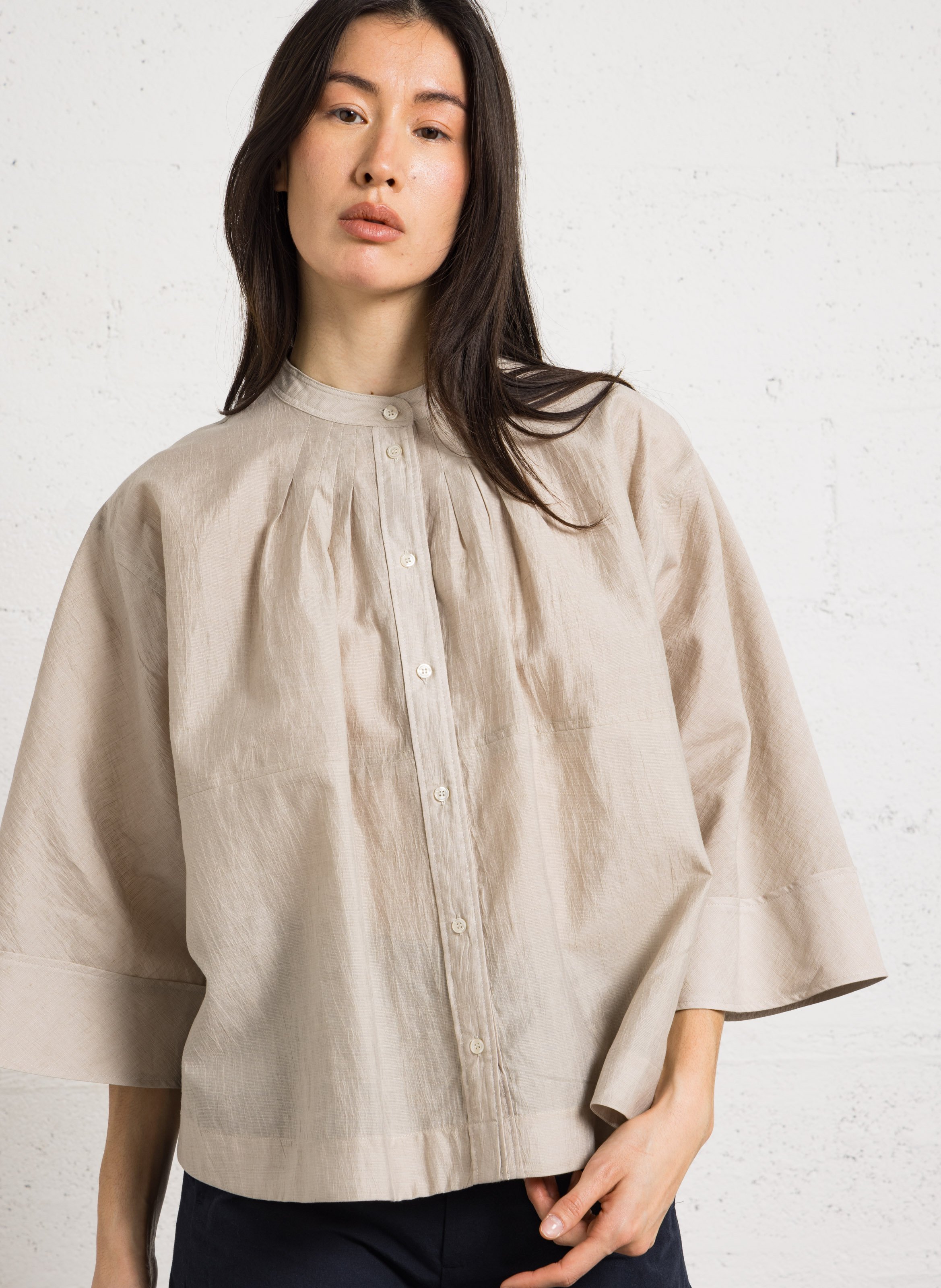 Blouse met ruime pasvorm en knoopsluiting van gemengd linnen SOEUR Beige