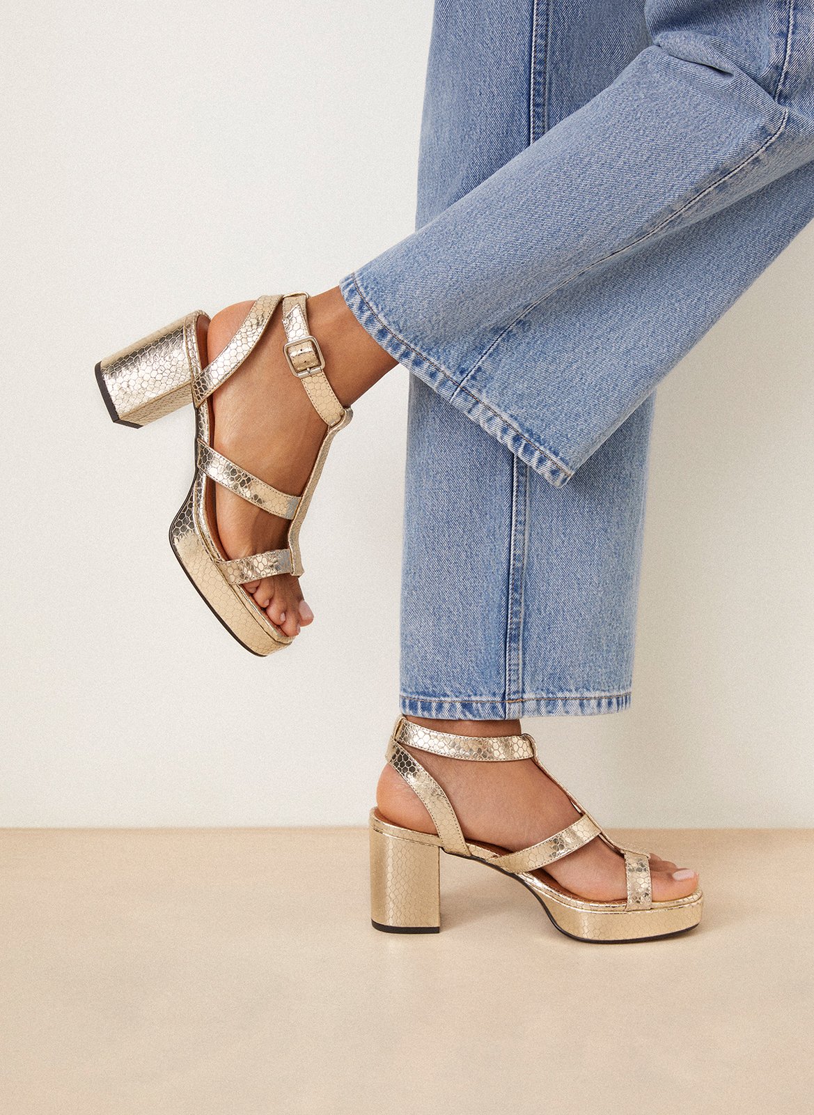 Ledersandalen mit Absatz, Metallic-Look RIVECOUR Golden