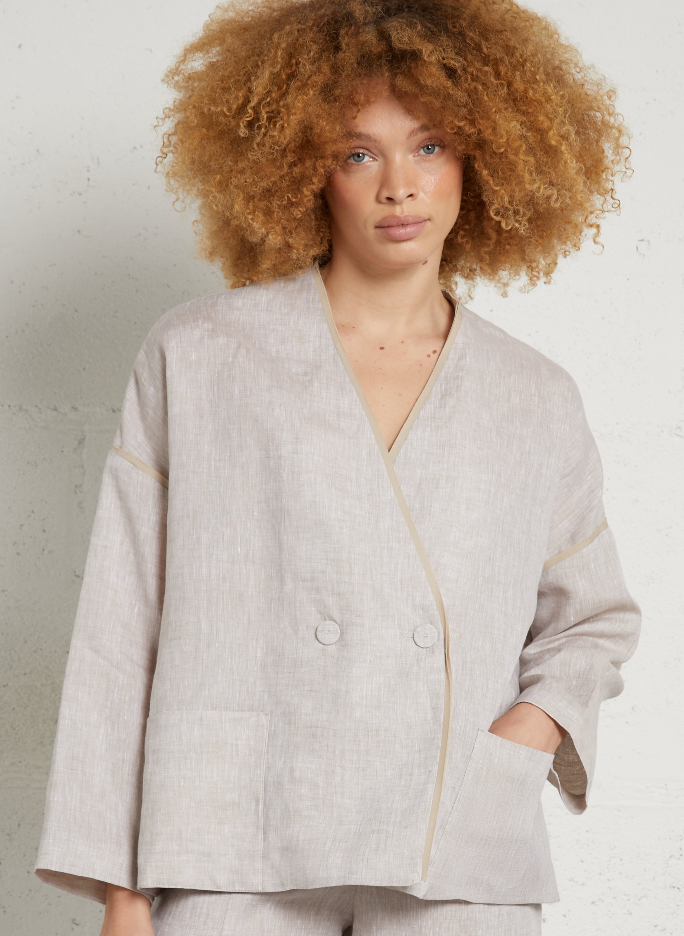 Oversize Leinen-Strickjacke mit V-Ausschnitt MOMONI Beige