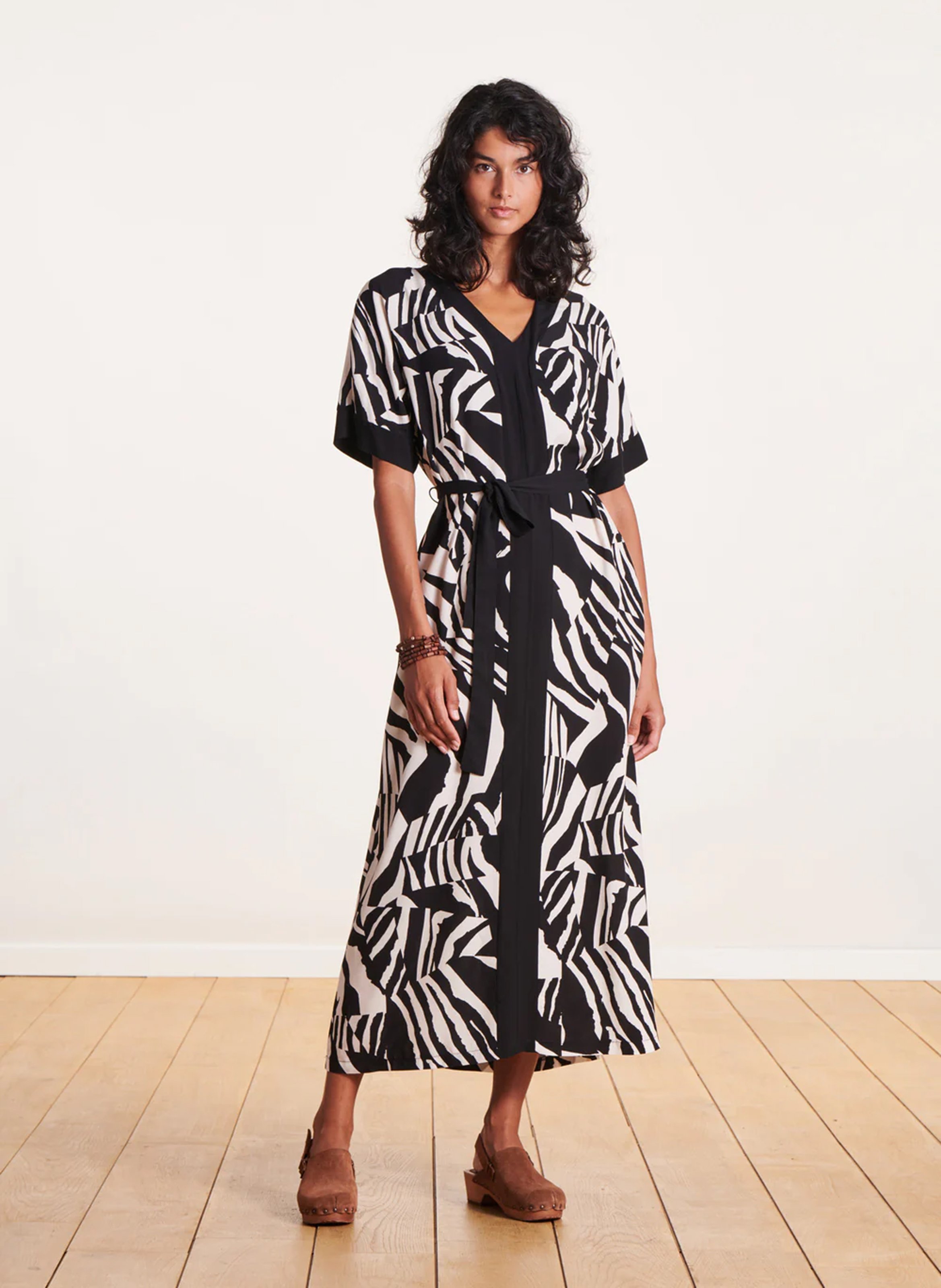 Robe Longue La Fée Maraboutée - Coton Noir Brodé écru - Made In Italy - Taille Regular