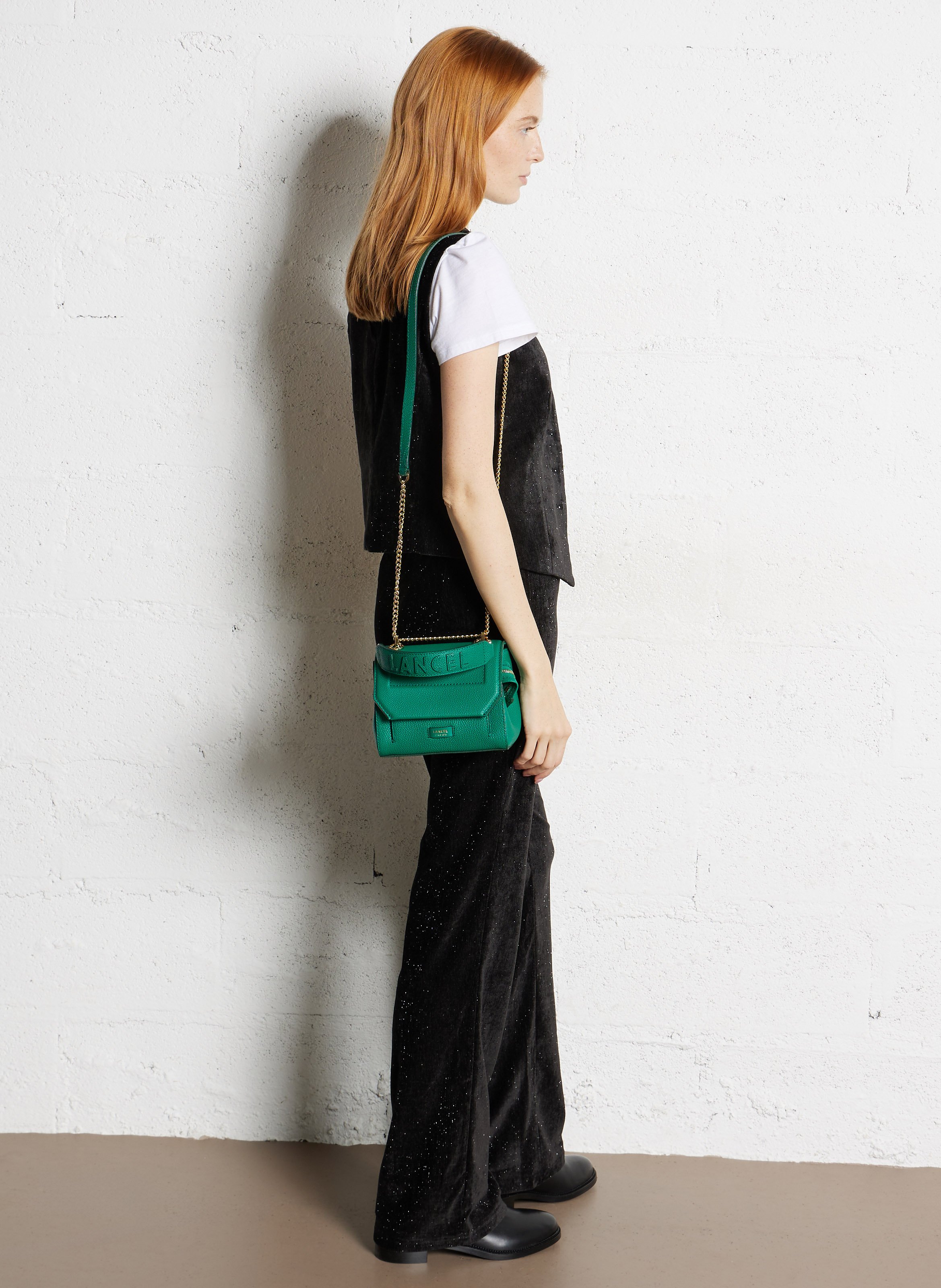 Kleine Umschlagtasche aus genarbtem Leder LANCEL Grun