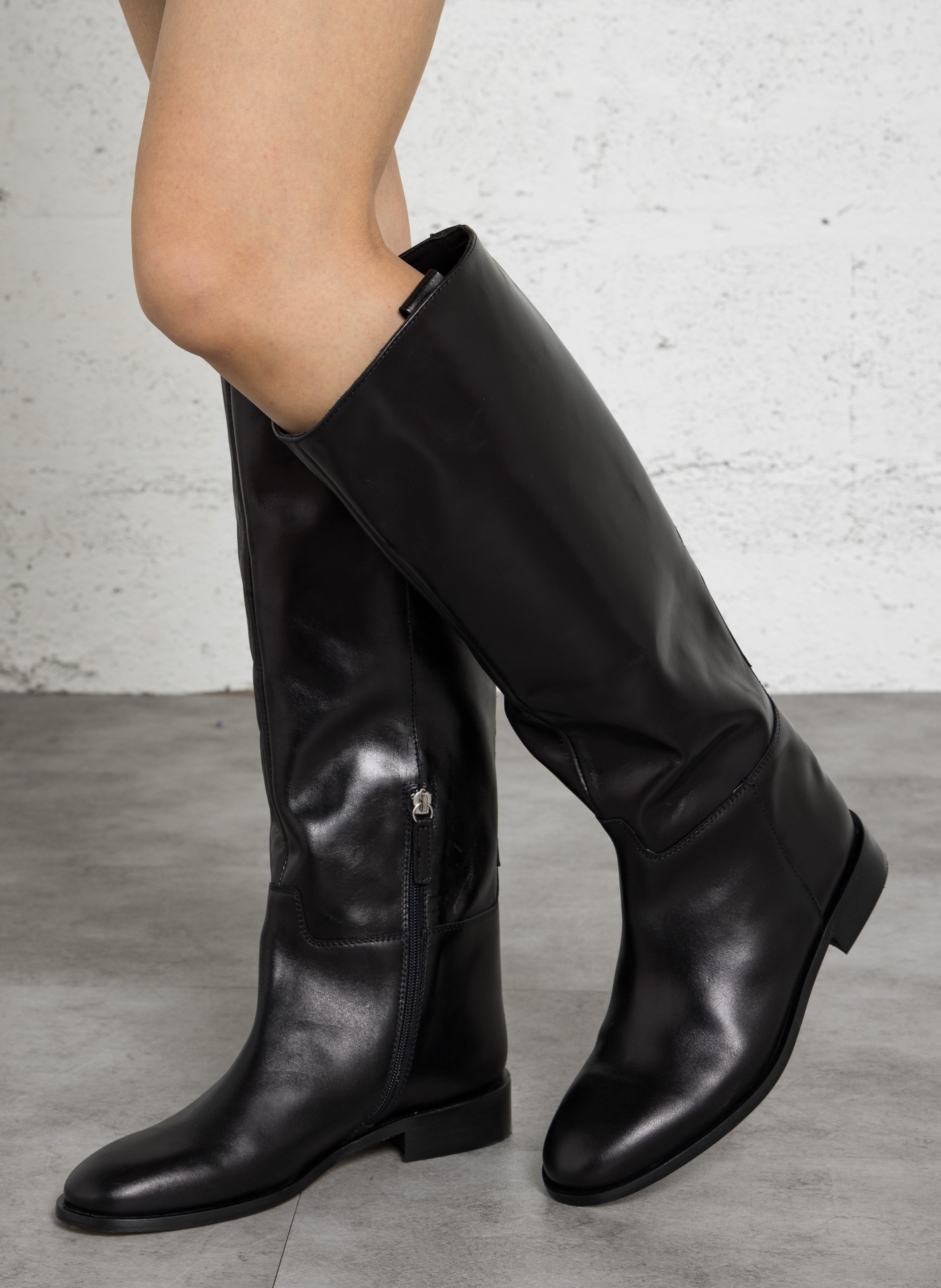 Stiefel mit rundem Zehenbereich und Reißverschluss aus Leder ODARE Schwarz
