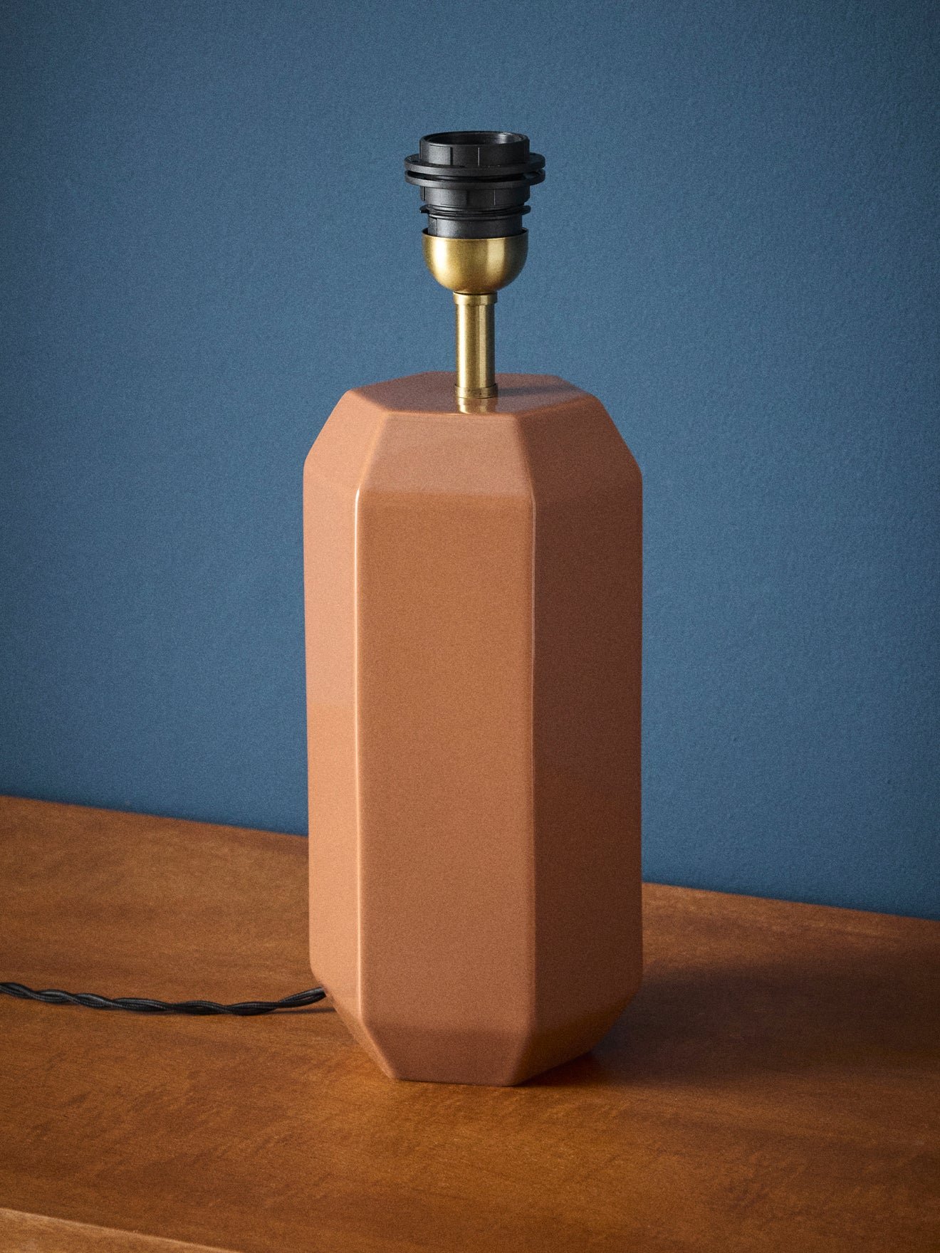 Ceramic lamp base - large victory model CYRILLUS