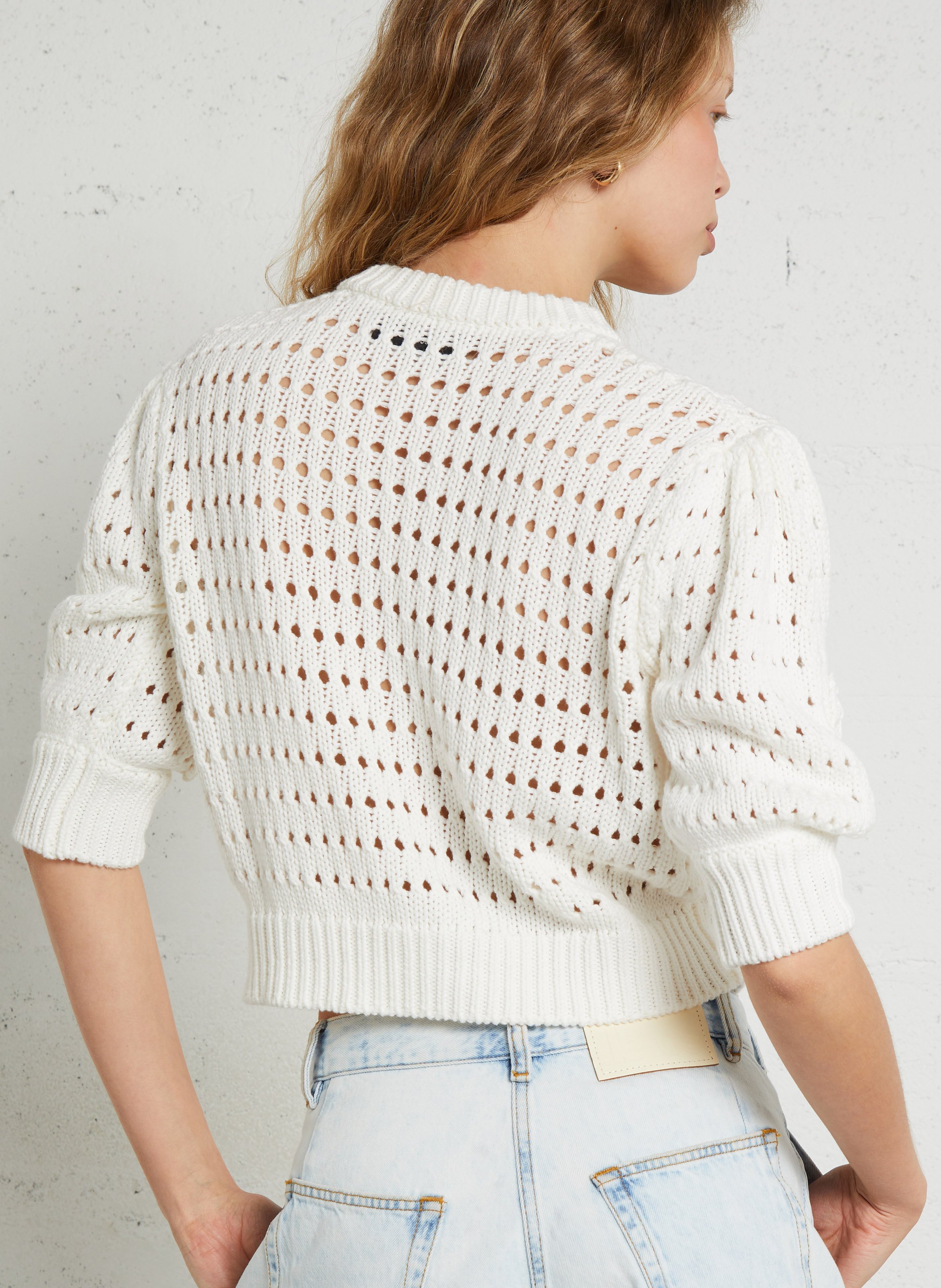 Ruimvallend vest met ronde hals, ajourpatroon en bloemen van katoen. BERENICE Wit