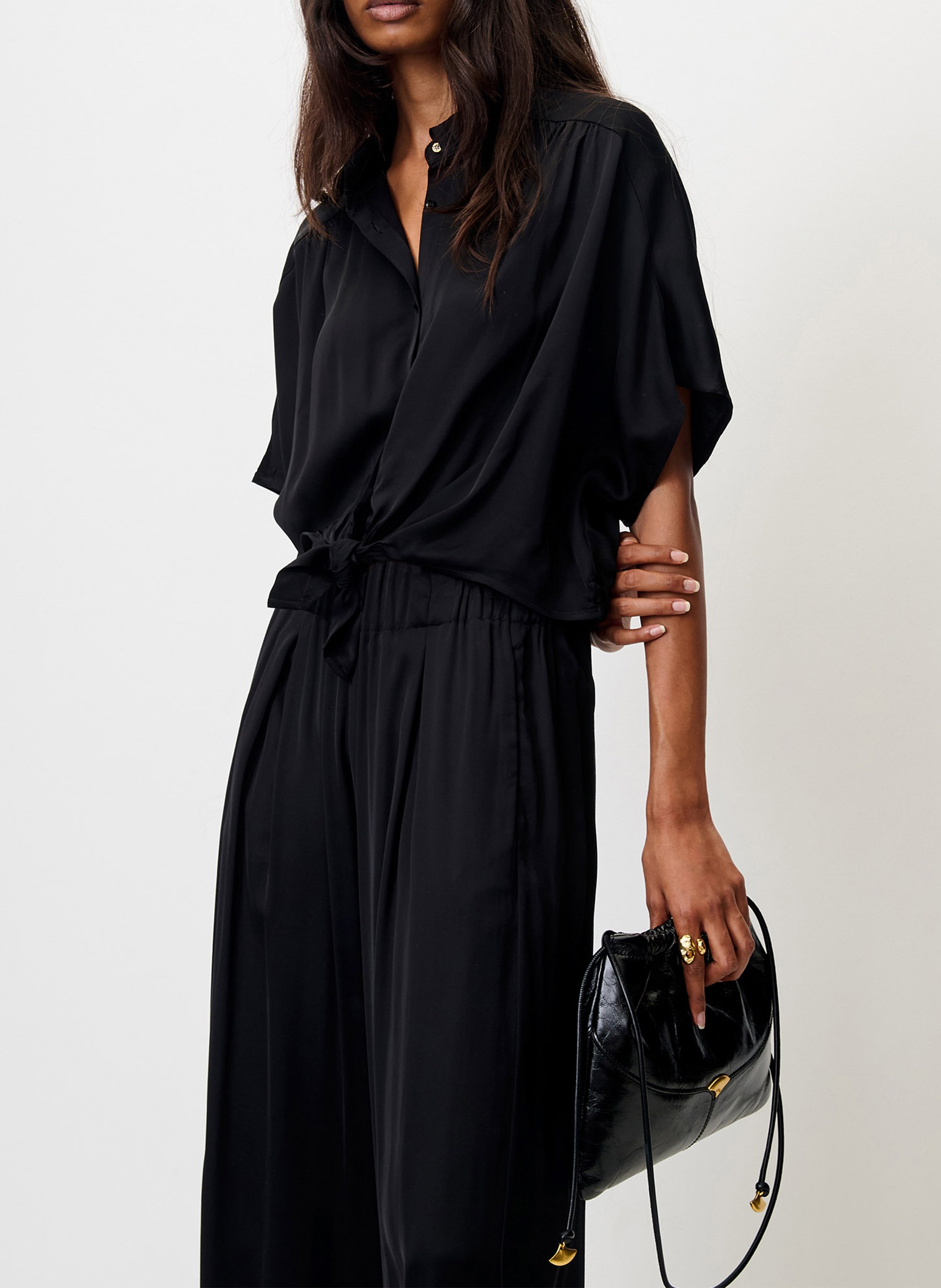 Gerade geschnittene Bluse mit klassischem Kragen SESSUN Schwarz
