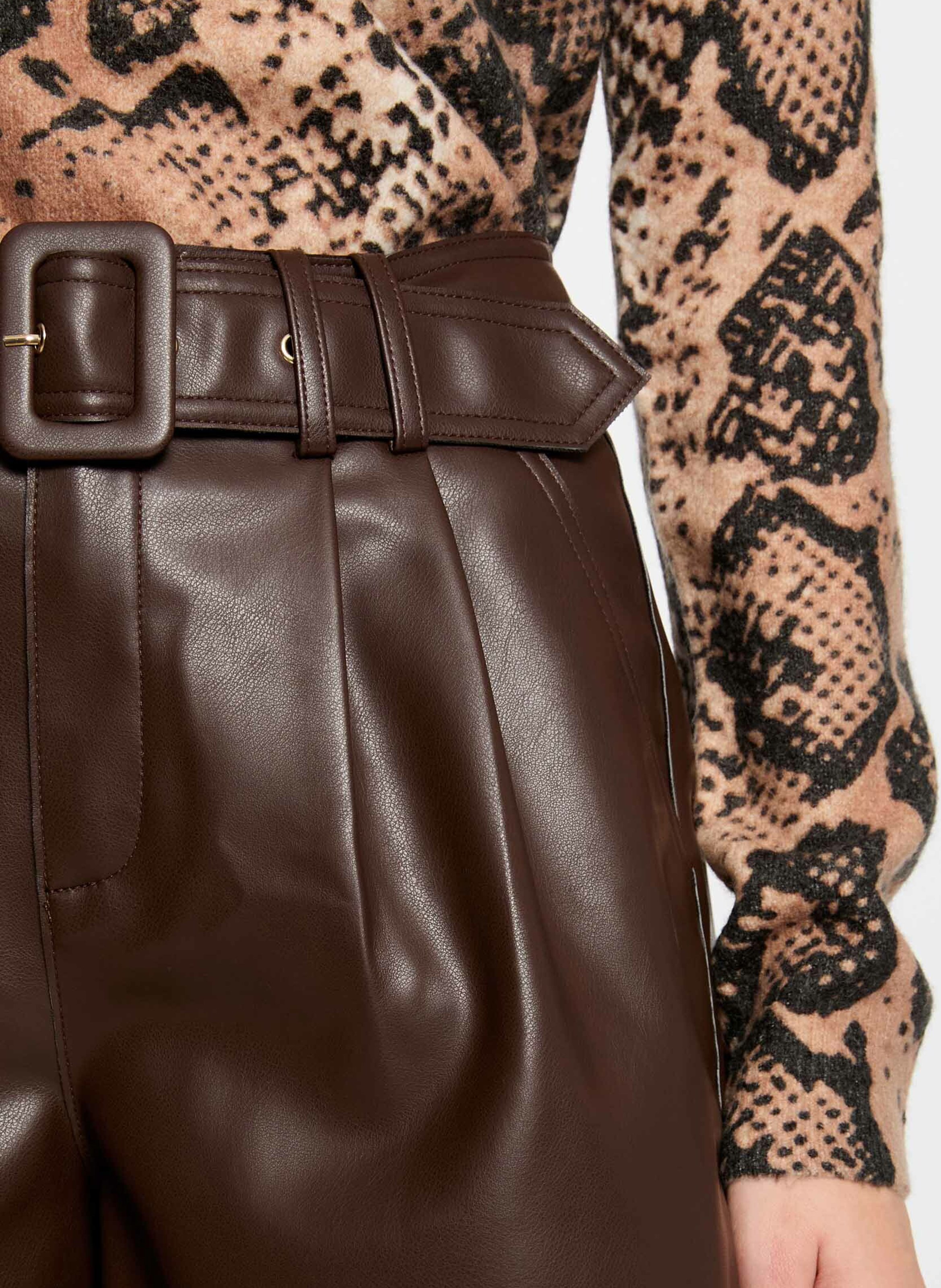 Fitted faux leather shorts MORGAN Brown