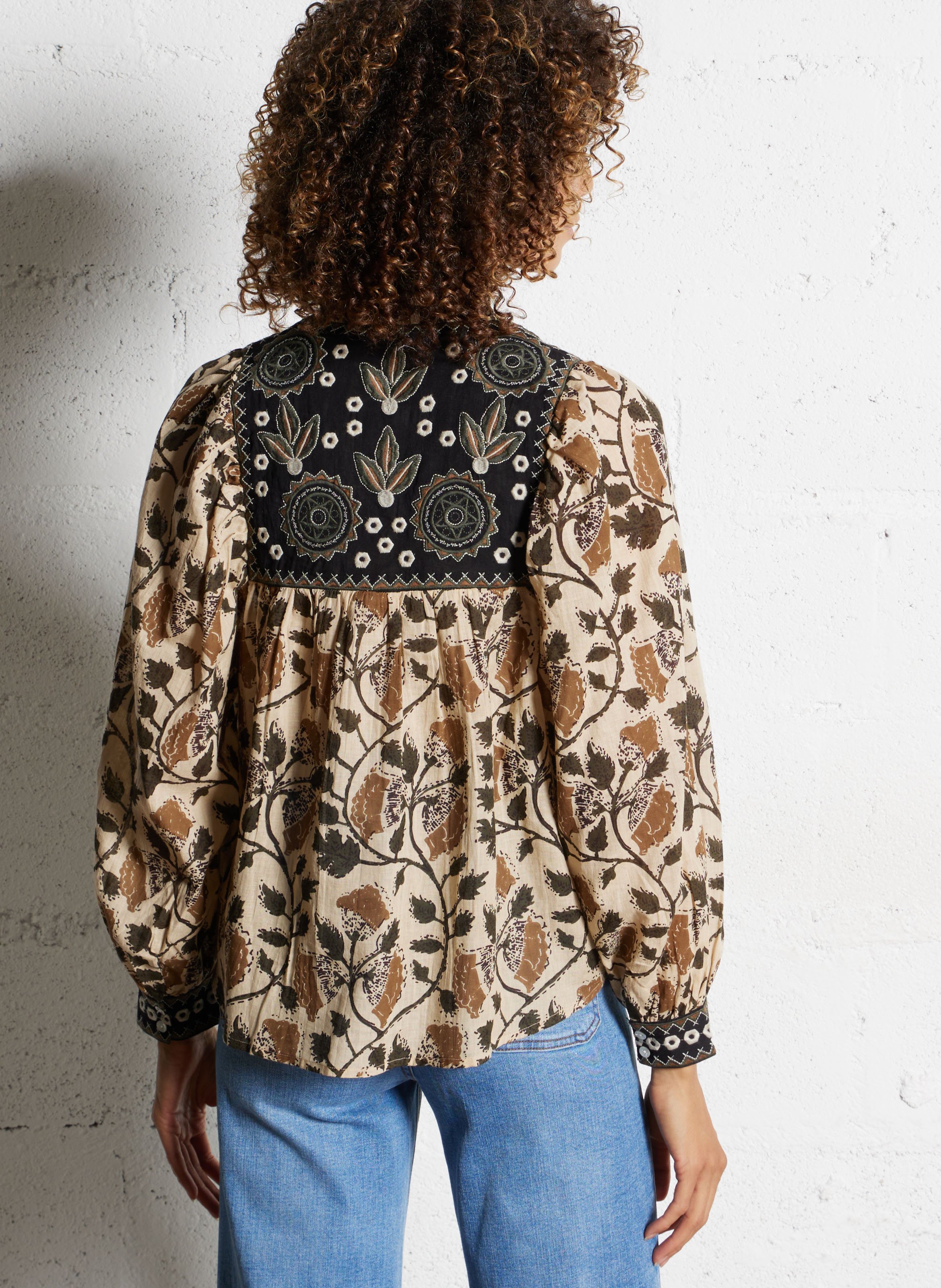 Round neck blouse embroidered with cotton motifs MAISON HOTEL Green