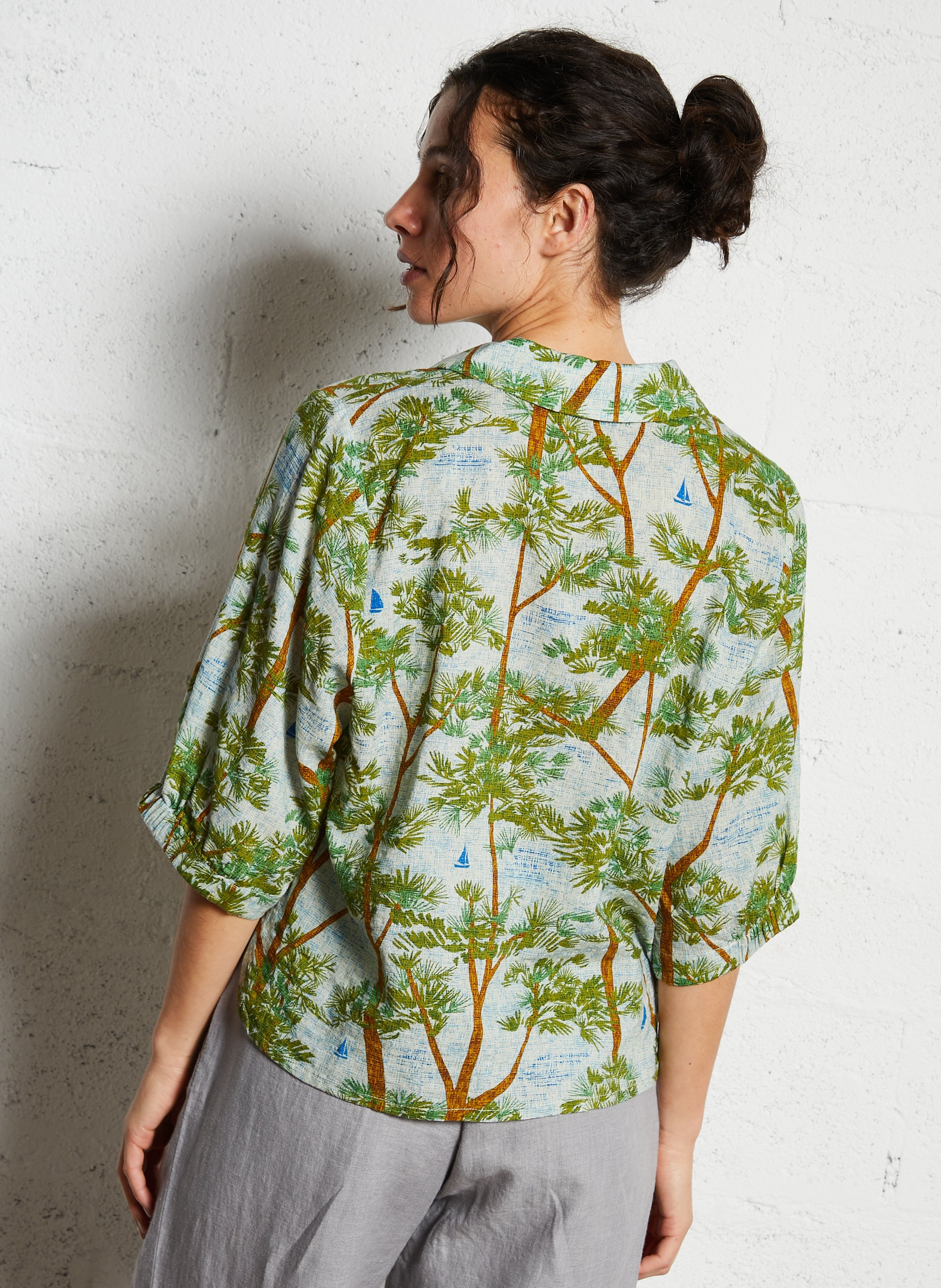 Blouse met klassieke kraag en print NICE THINGS Beige