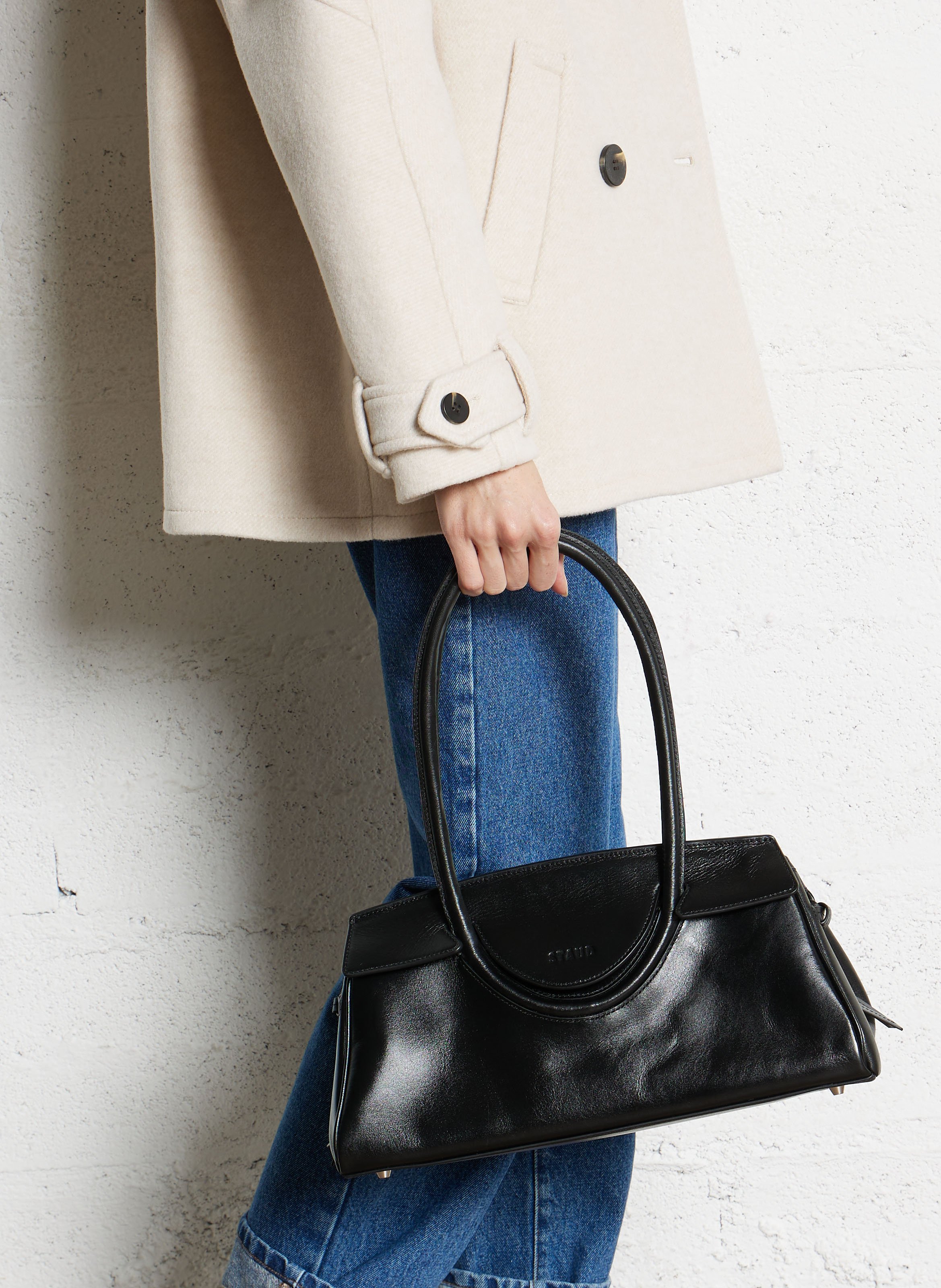 Sac rigide porté épaule à rabat en cuir STAUD Noir