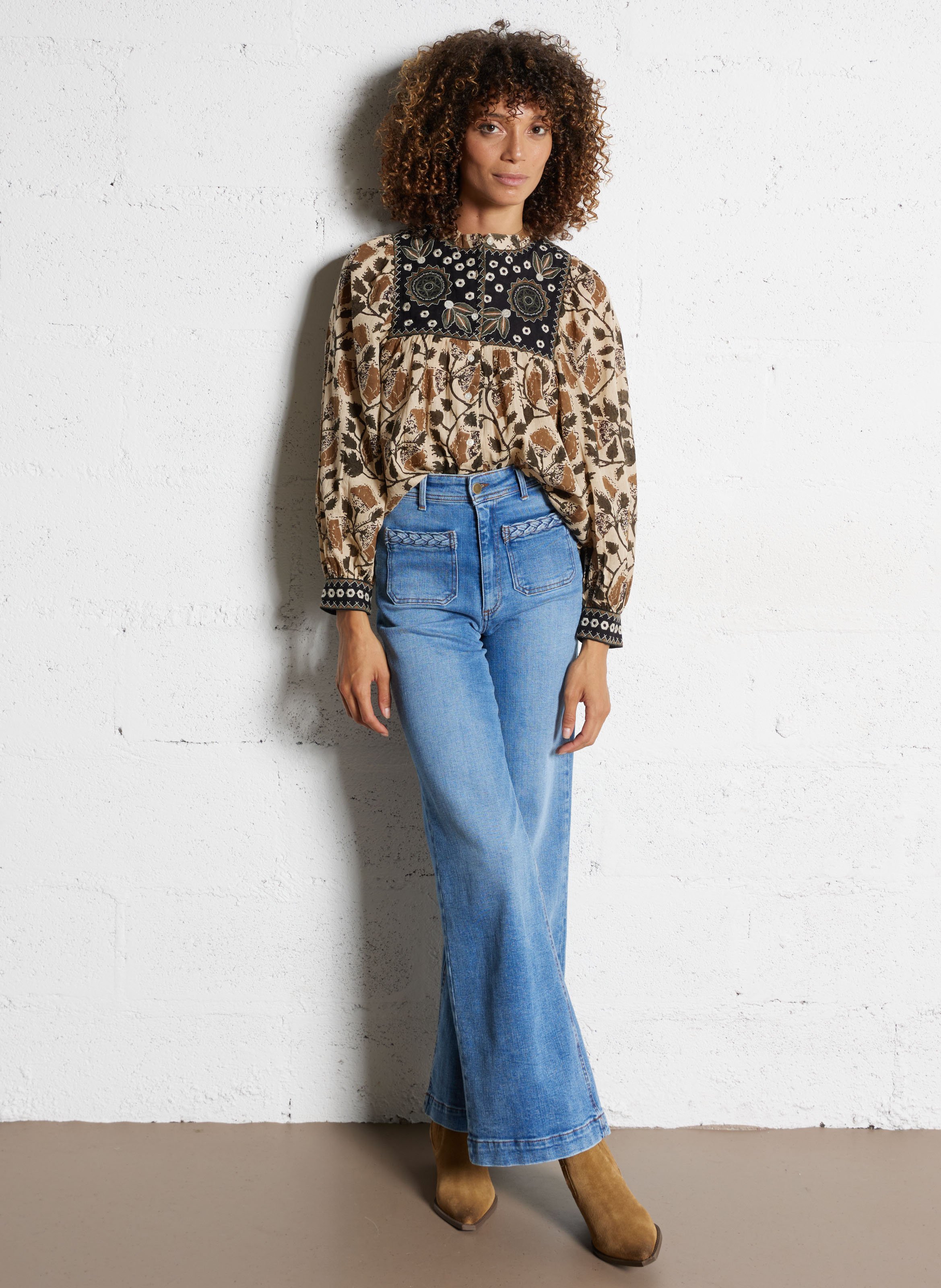 Round neck blouse embroidered with cotton motifs MAISON HOTEL Green