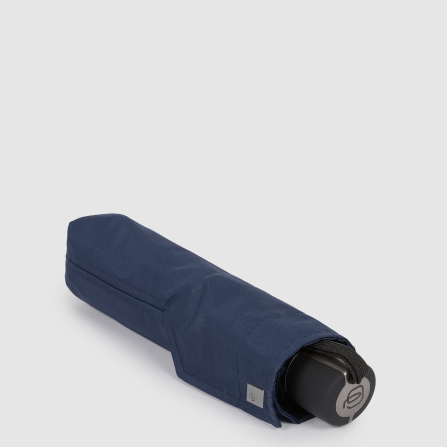 Folding windproof umbrella made from recycled fabric PIQUADRO Blue