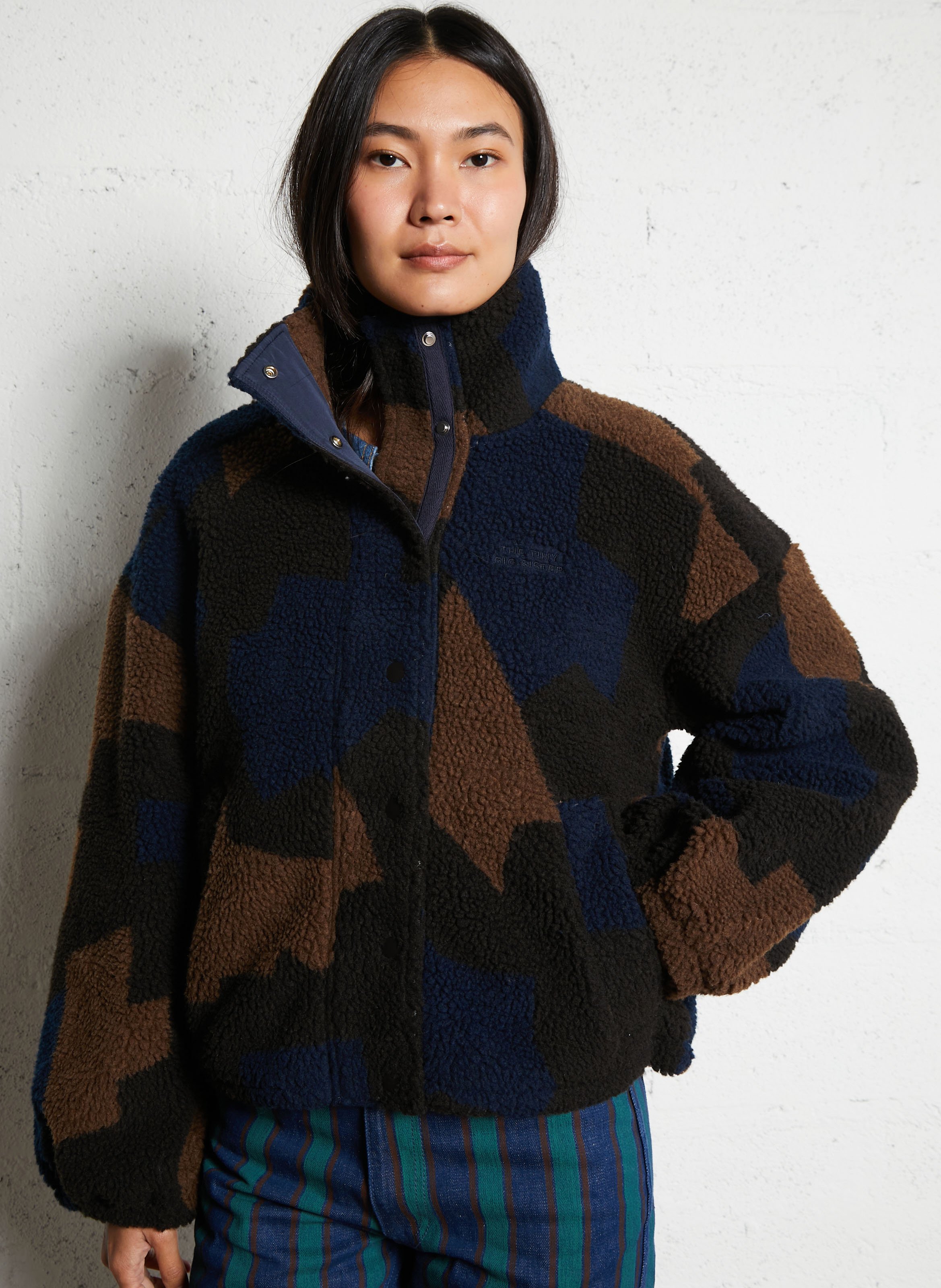 Polaire oversize col montant en sherpa THE TINY BIG SISTER Multicolore