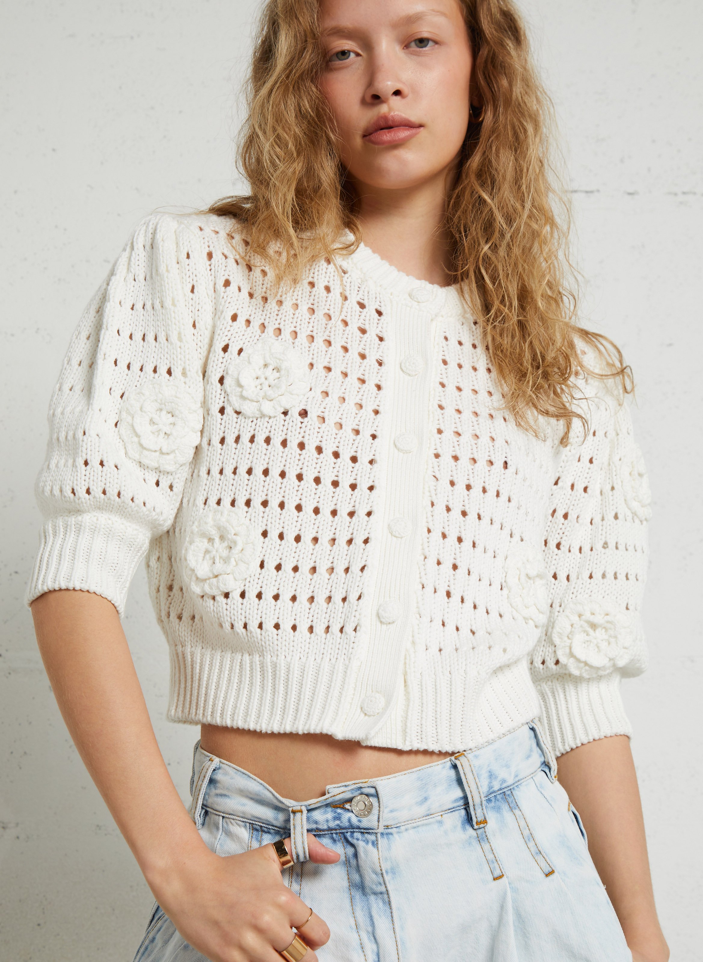 Ruimvallend vest met ronde hals, ajourpatroon en bloemen van katoen. BERENICE Wit