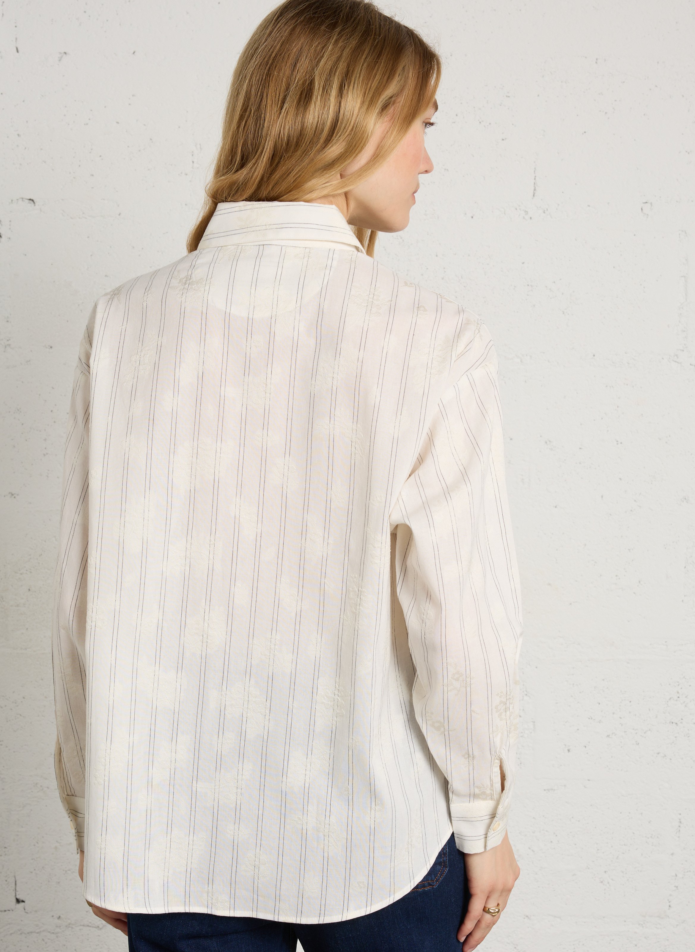 Gerade geschnittene Hemdbluse mit klassischem Kragen, bedruckt mit Baumwollvoile. SACRECOEUR Beige