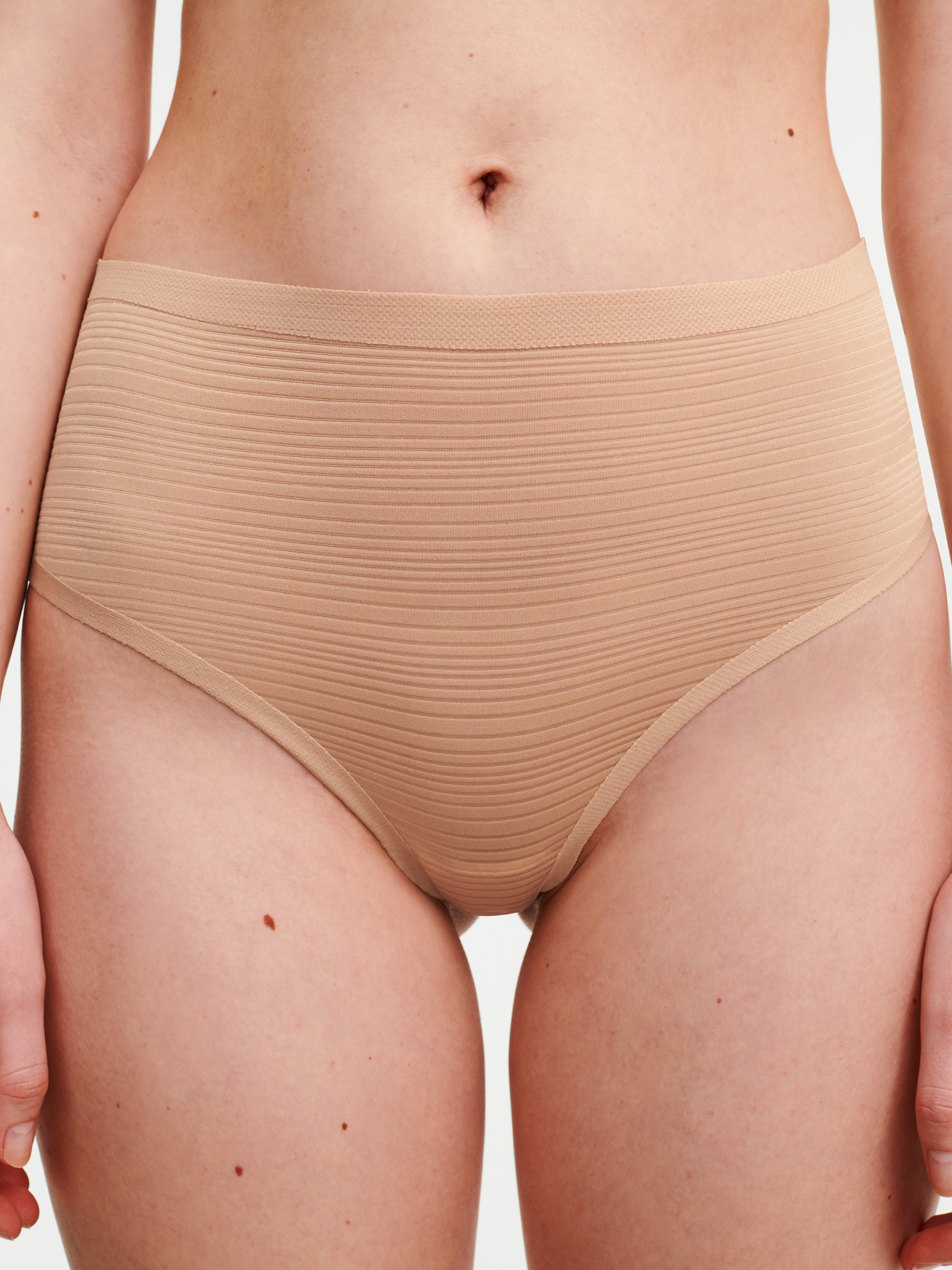 High-waisted G-string CHANTELLE Beige