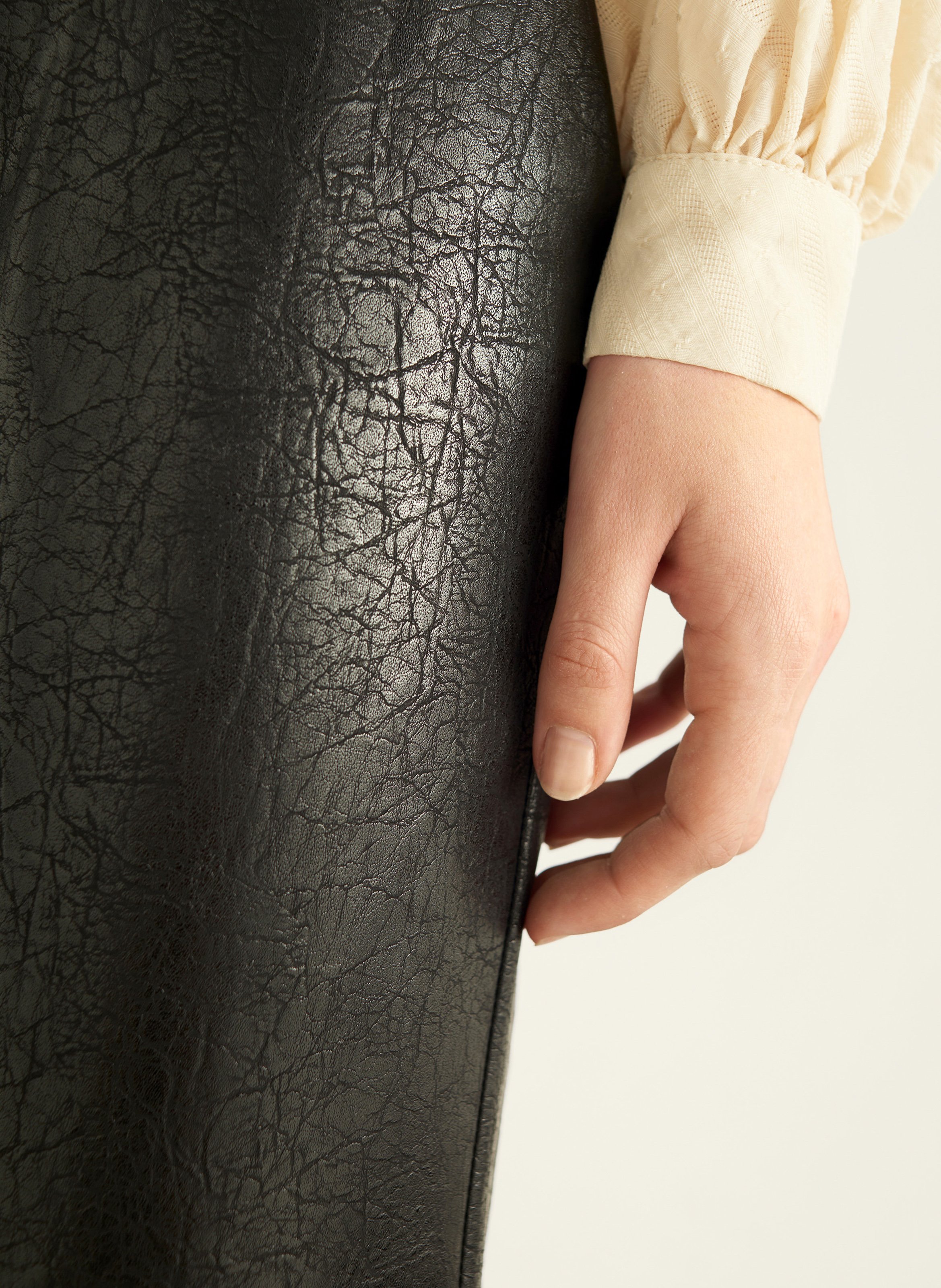 Pnatalon droit effet cuir craquelé COTELAC Noir