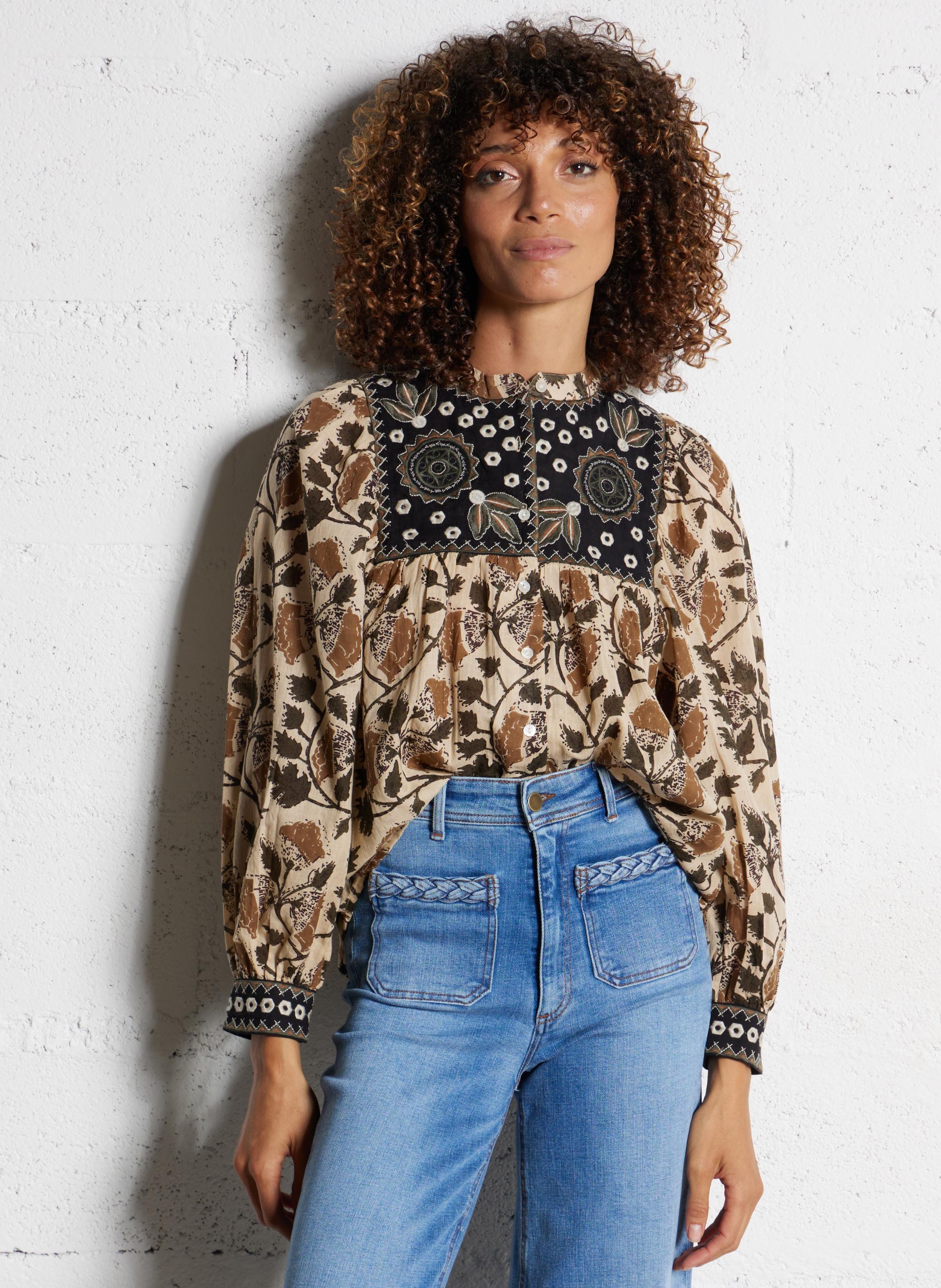 Round neck blouse embroidered with cotton motifs MAISON HOTEL Green