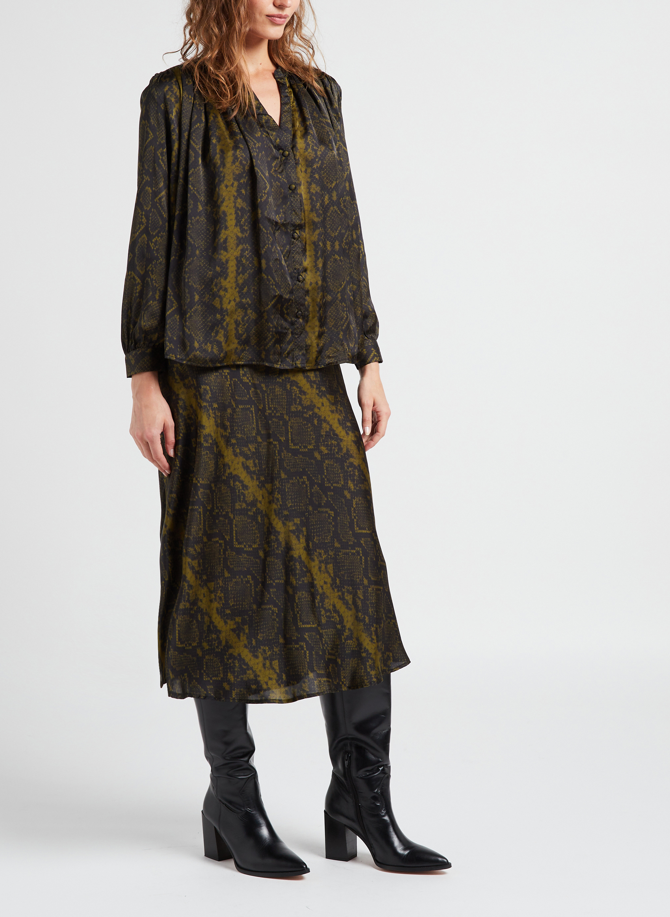 Satijnachtige blouse met hanleykraag LA PETITE ETOILE Zwart