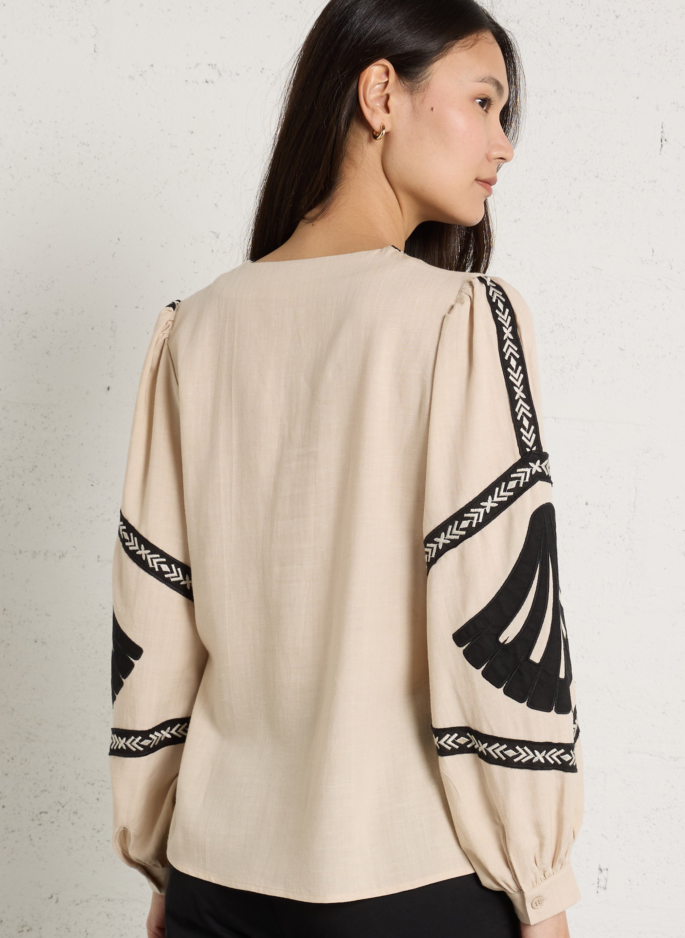 Blouse droite col V brodée LA PETITE ETOILE Beige