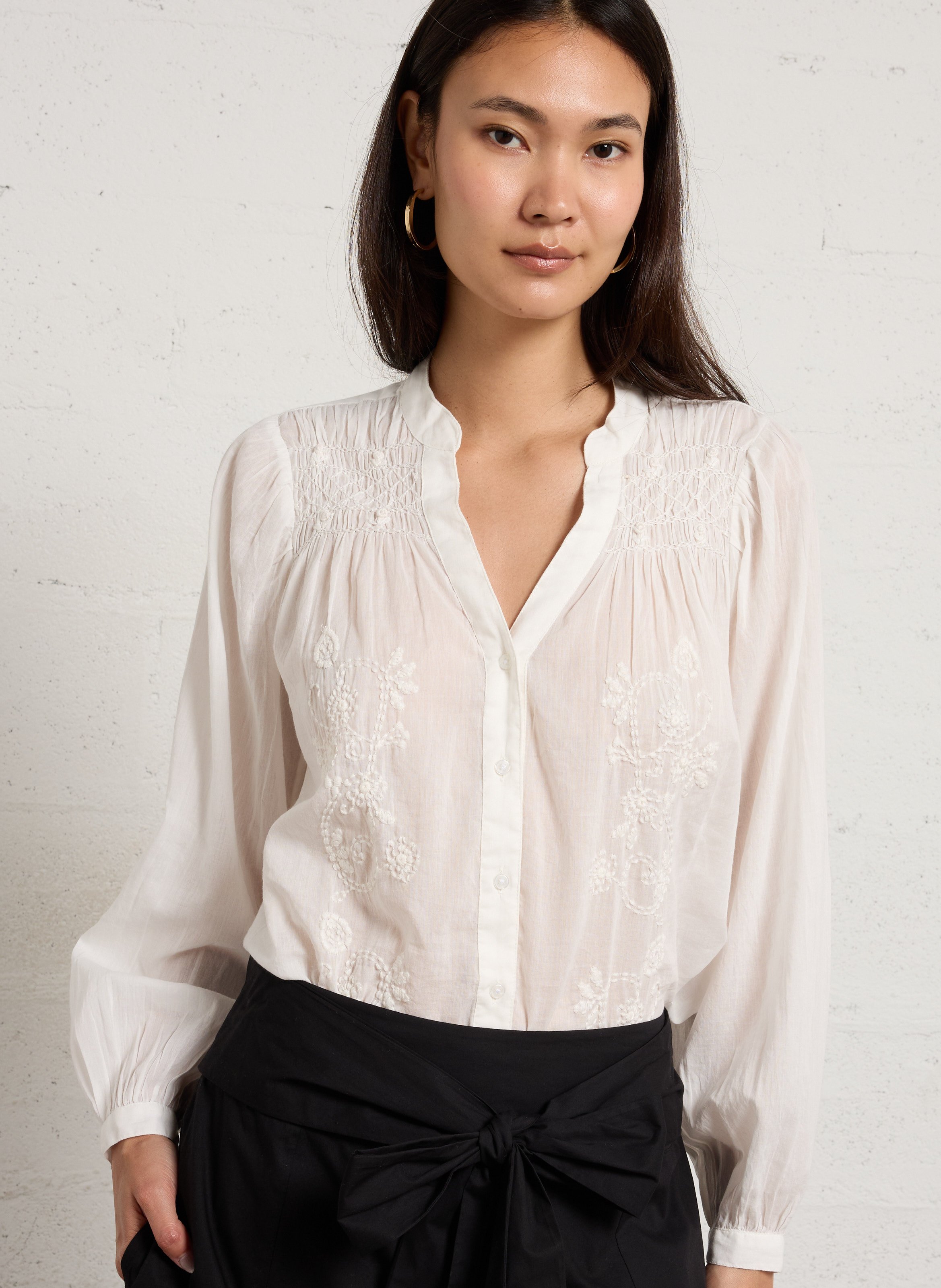 Chemise droite col V en coton brodé MAISON 123 Blanc
