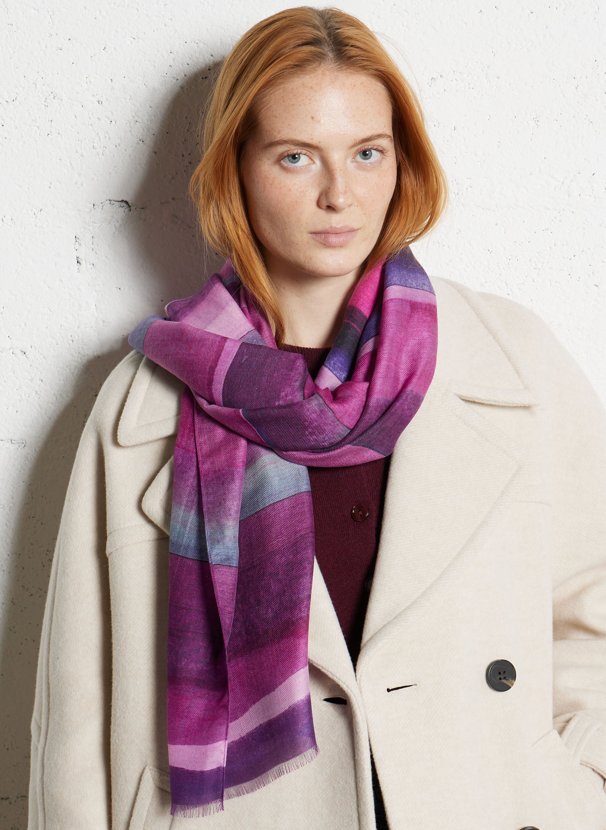 - 86 x 182 cm. AU PRINTEMPS PARIS Violet