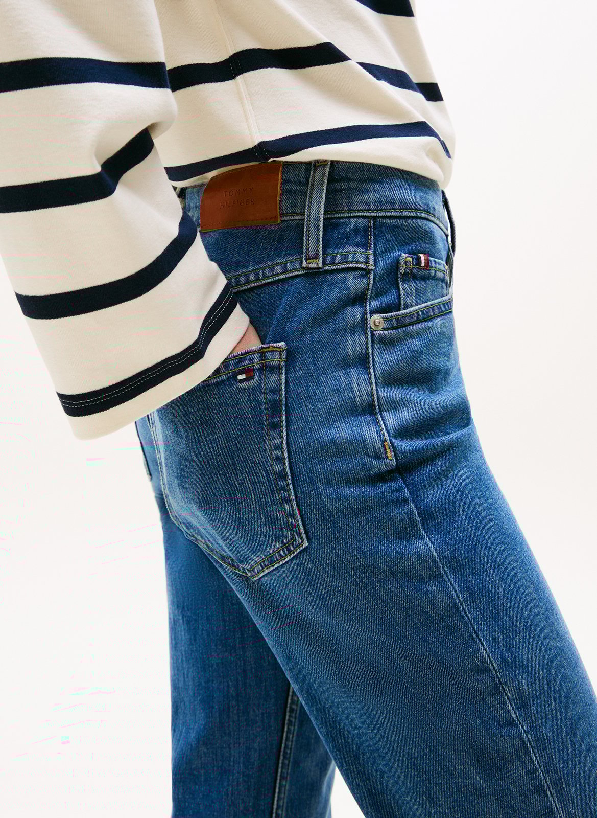 Comfortabele slim fit jeans 711 Basic WC649 TOMMY HILFIGER Blauw